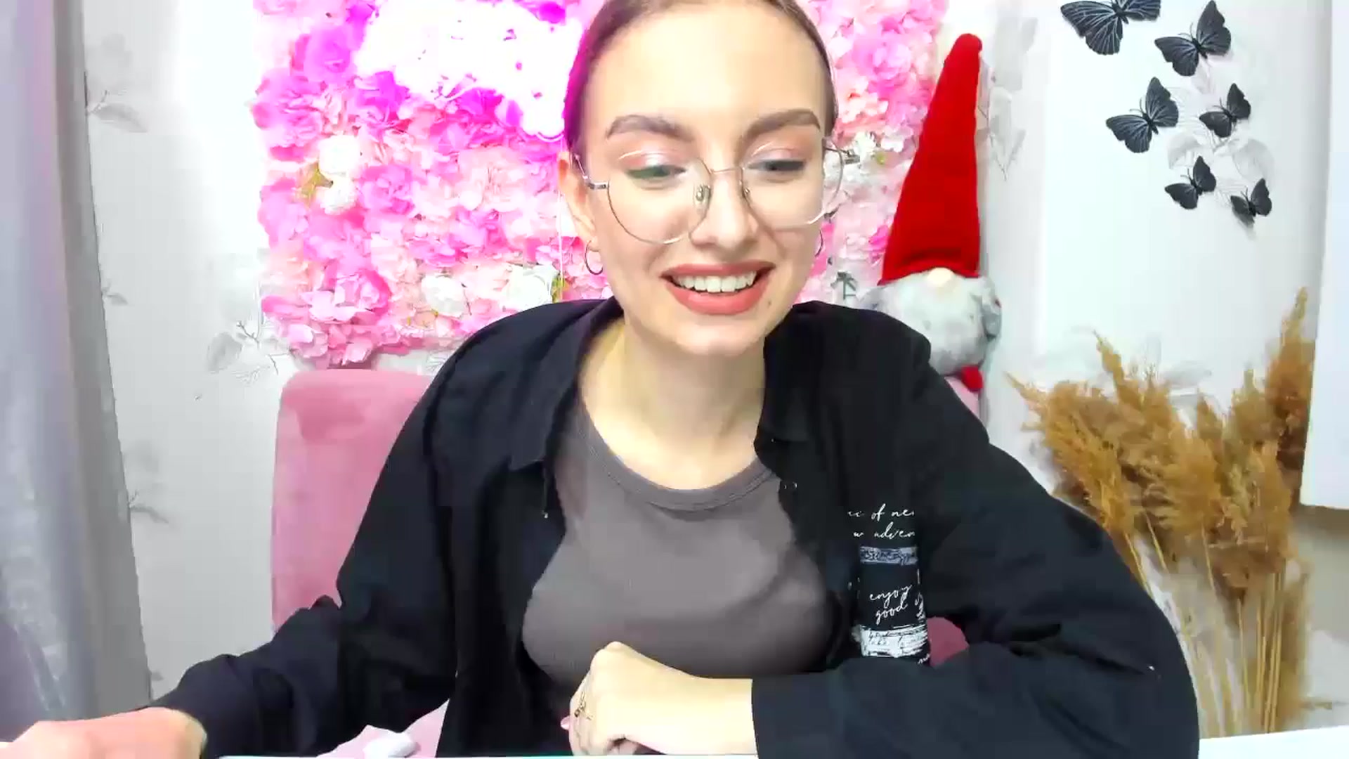 Gallery image thumbnail from SofiaLiub's myfreecams stream on, 12/12/2024, 16:05 image 20 of 20