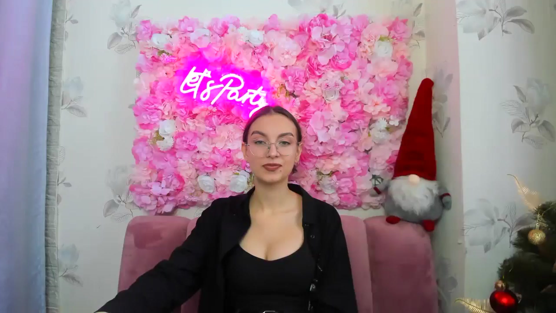 Gallery image thumbnail from SofiaLiub's myfreecams stream on, 12/13/2024, 11:22 image 3 of 20