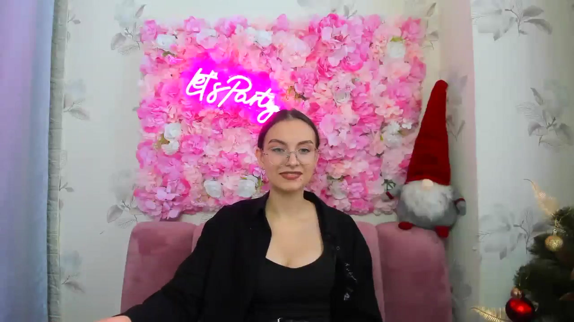 Gallery image thumbnail from SofiaLiub's myfreecams stream on, 12/13/2024, 11:22 image 7 of 20