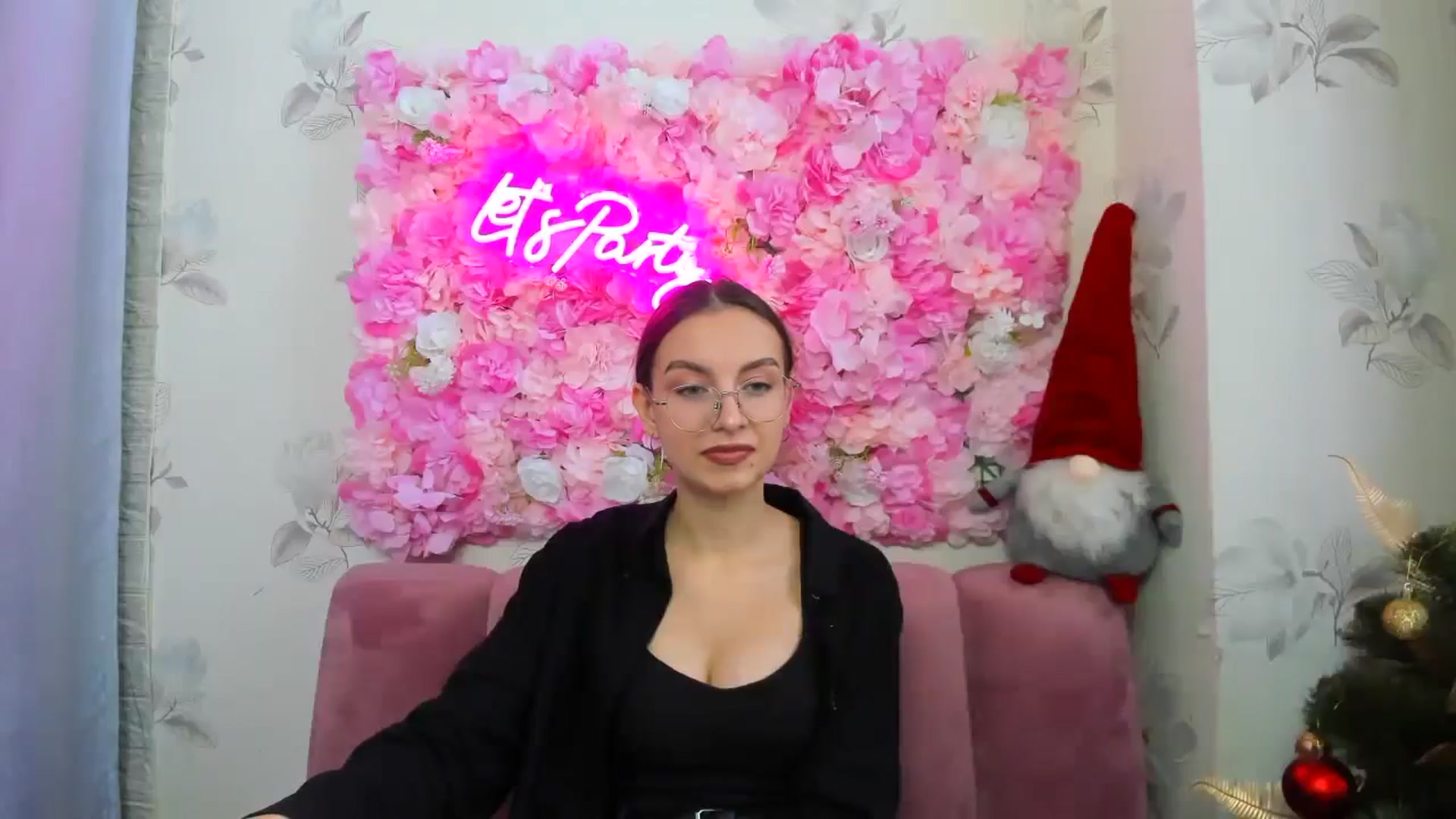 Gallery image thumbnail from SofiaLiub's myfreecams stream on, 12/13/2024, 11:22 image 5 of 20