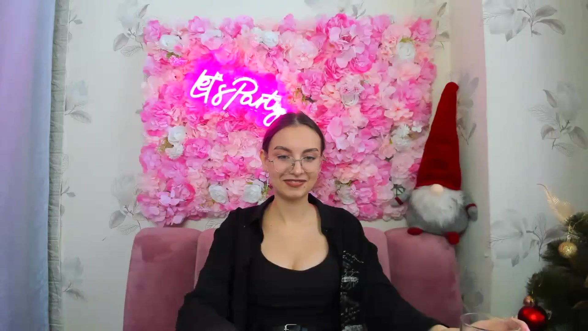 Gallery image thumbnail from SofiaLiub's myfreecams stream on, 12/13/2024, 11:22 image 18 of 20