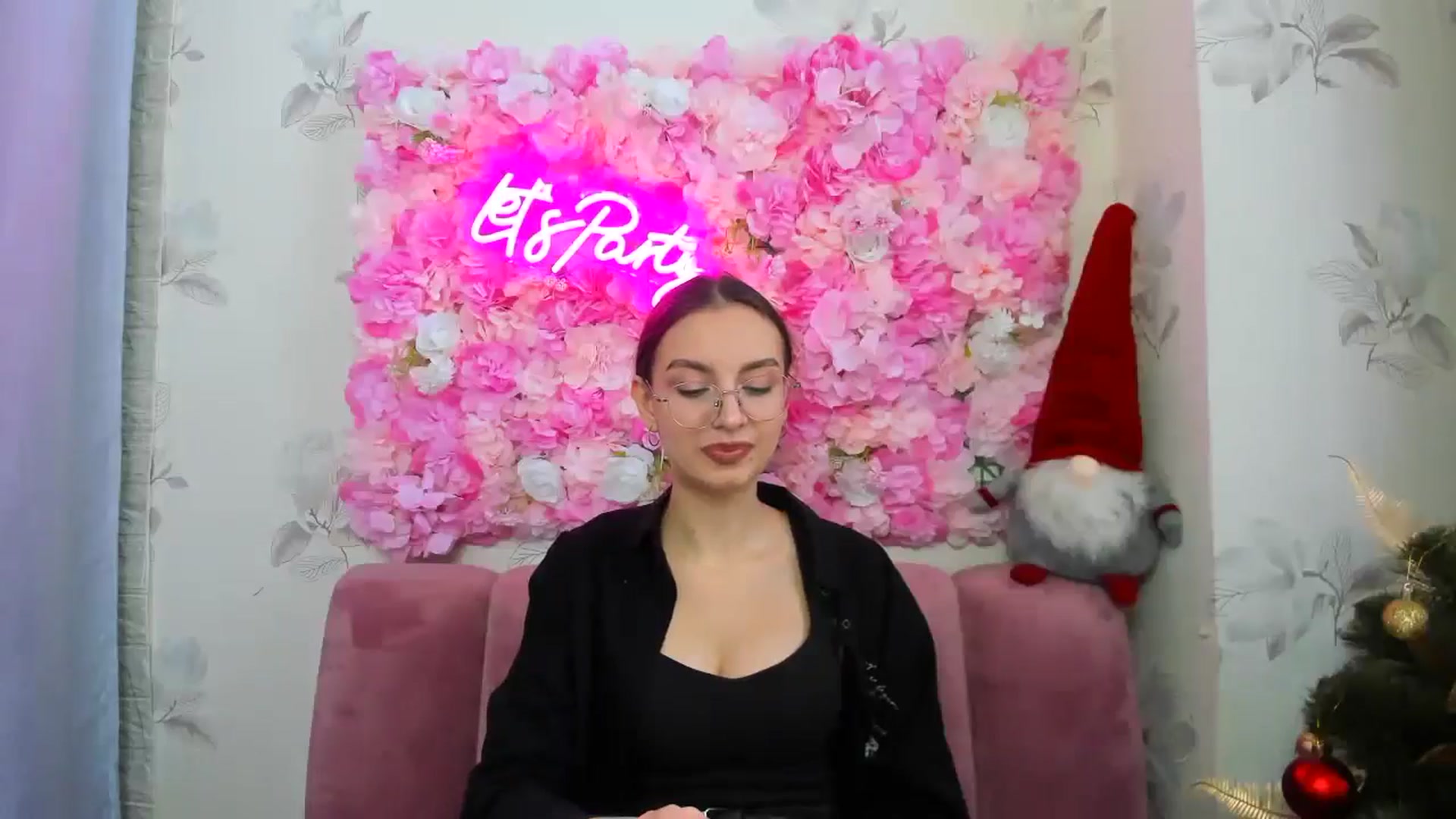 Gallery image thumbnail from SofiaLiub's myfreecams stream on, 12/13/2024, 11:22 image 6 of 20