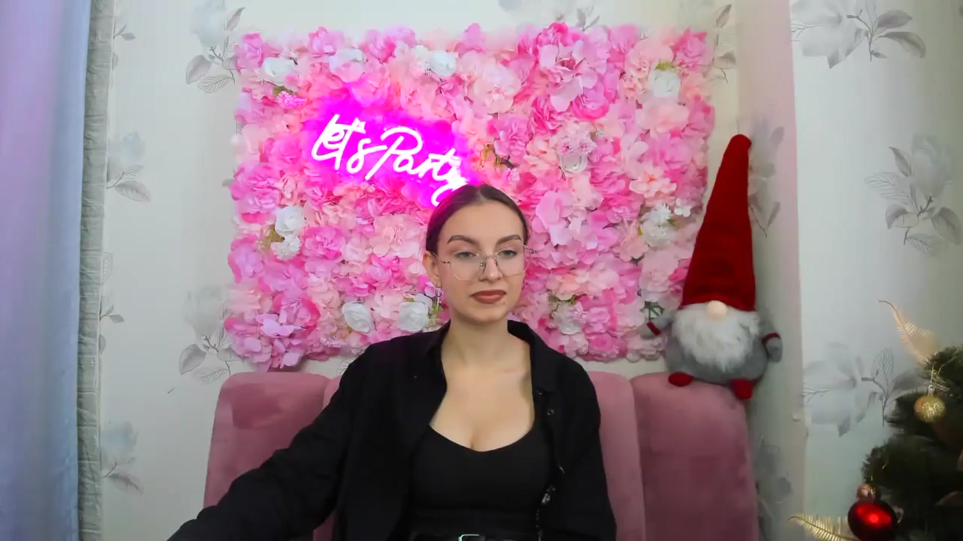Gallery image thumbnail from SofiaLiub's myfreecams stream on, 12/13/2024, 11:22 image 4 of 20