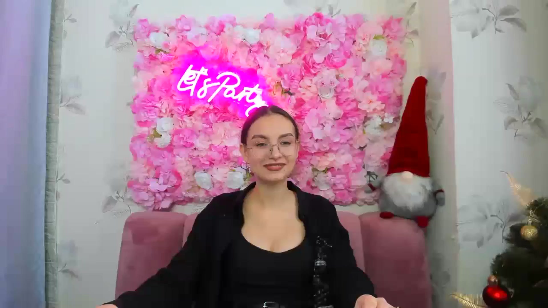 Gallery image thumbnail from SofiaLiub's myfreecams stream on, 12/13/2024, 11:22 image 19 of 20