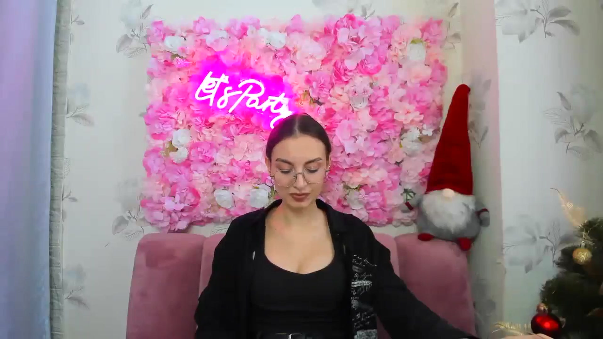 Gallery image thumbnail from SofiaLiub's myfreecams stream on, 12/13/2024, 11:22 image 15 of 20
