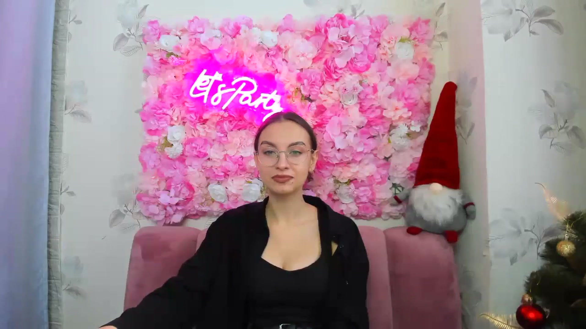 Gallery image thumbnail from SofiaLiub's myfreecams stream on, 12/13/2024, 11:22 image 10 of 20