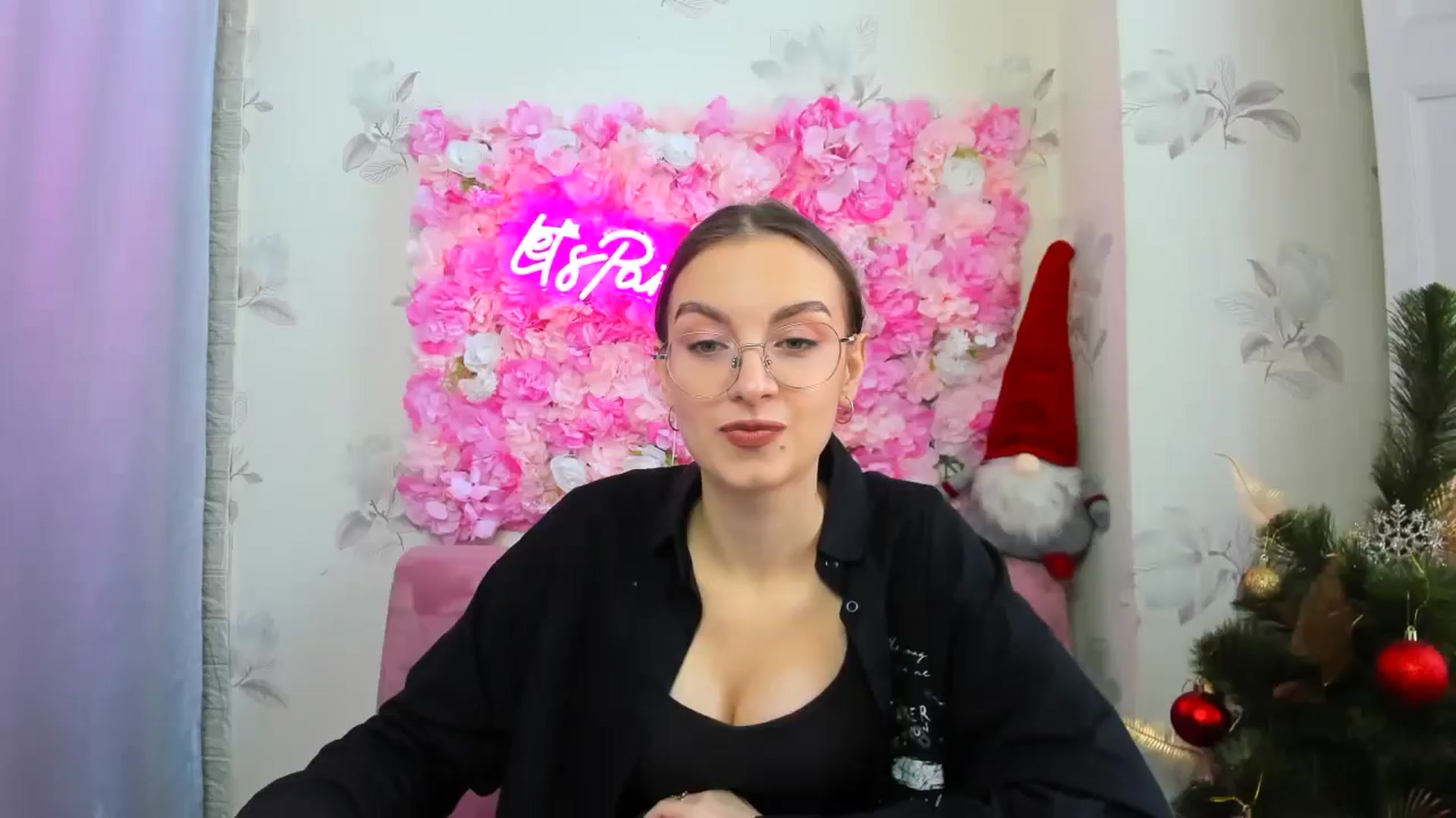 Gallery image thumbnail from SofiaLiub's myfreecams stream on, 12/13/2024, 11:22 image 1 of 20