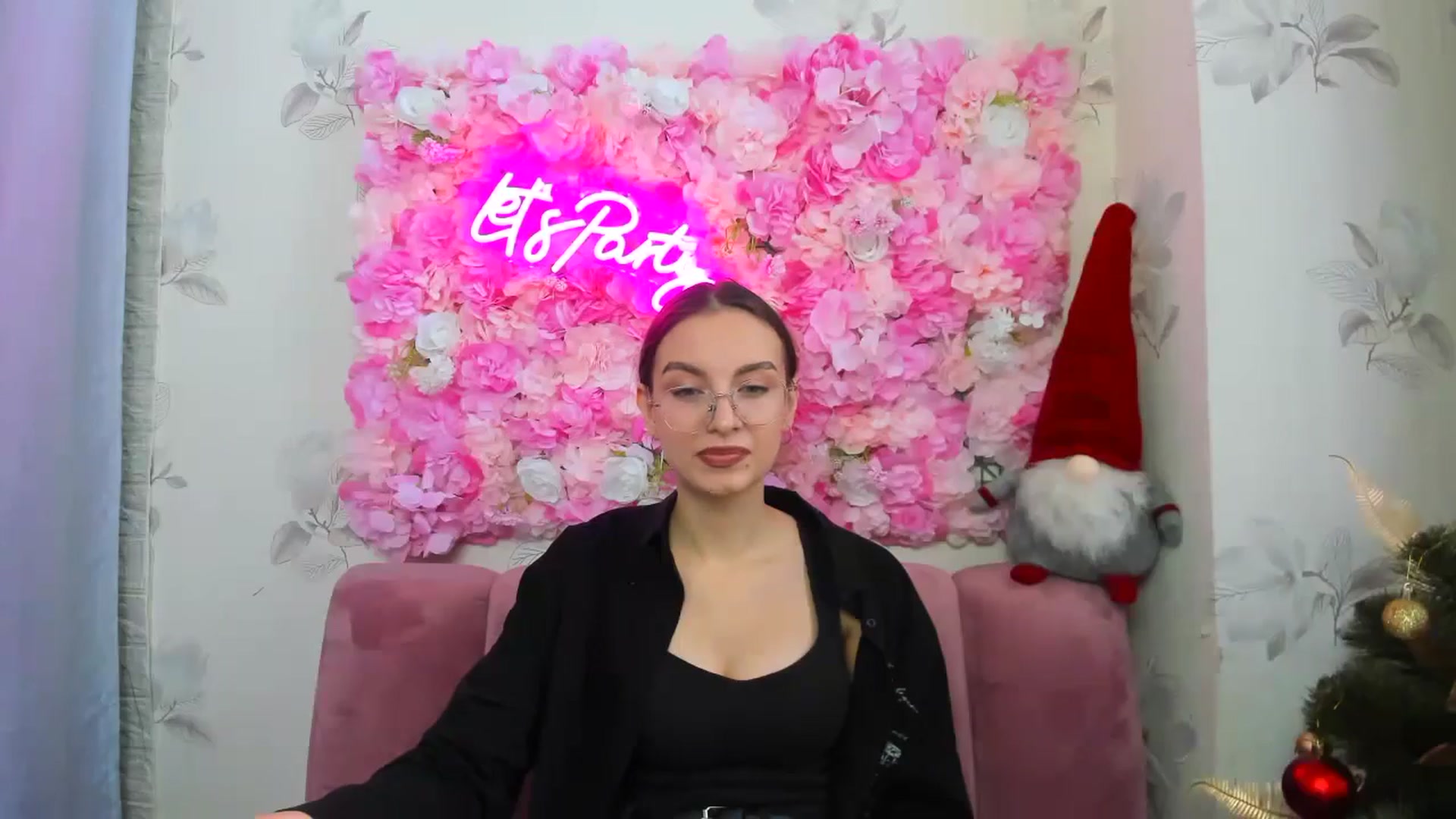 Gallery image thumbnail from SofiaLiub's myfreecams stream on, 12/13/2024, 11:22 image 8 of 20