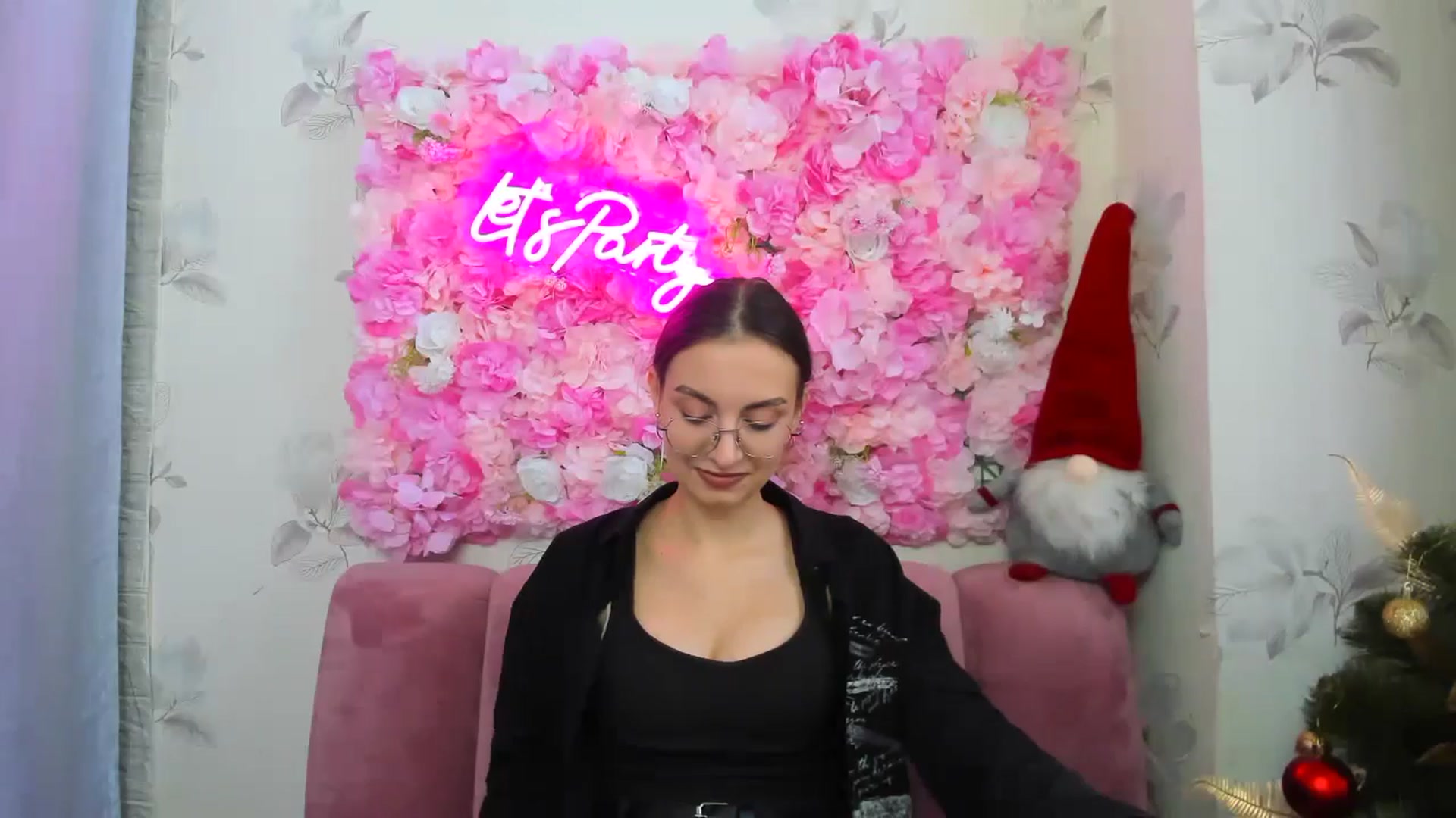 Gallery image thumbnail from SofiaLiub's myfreecams stream on, 12/13/2024, 11:22 image 16 of 20