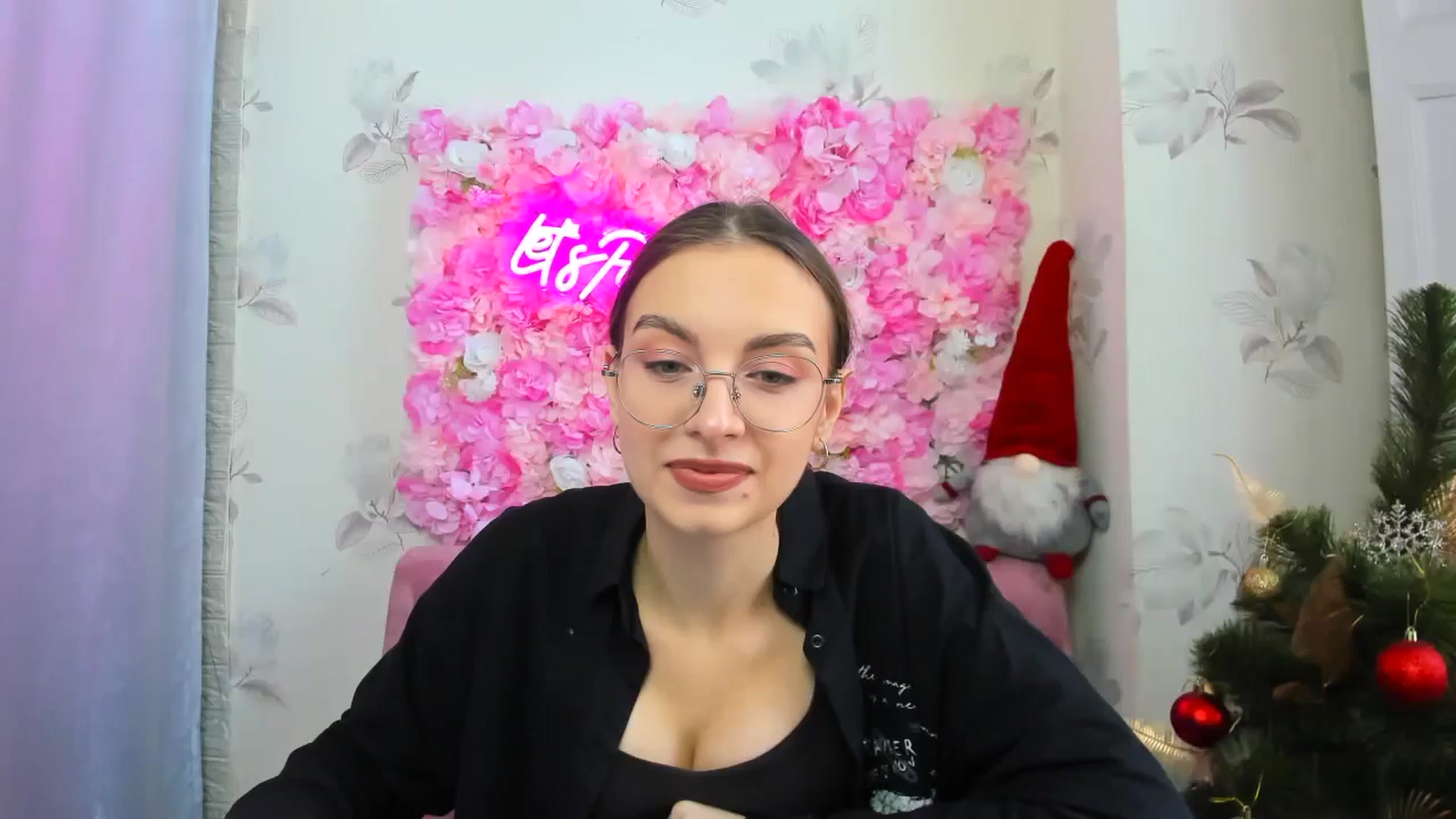 Gallery image thumbnail from SofiaLiub's myfreecams stream on, 12/13/2024, 11:22 image 2 of 20