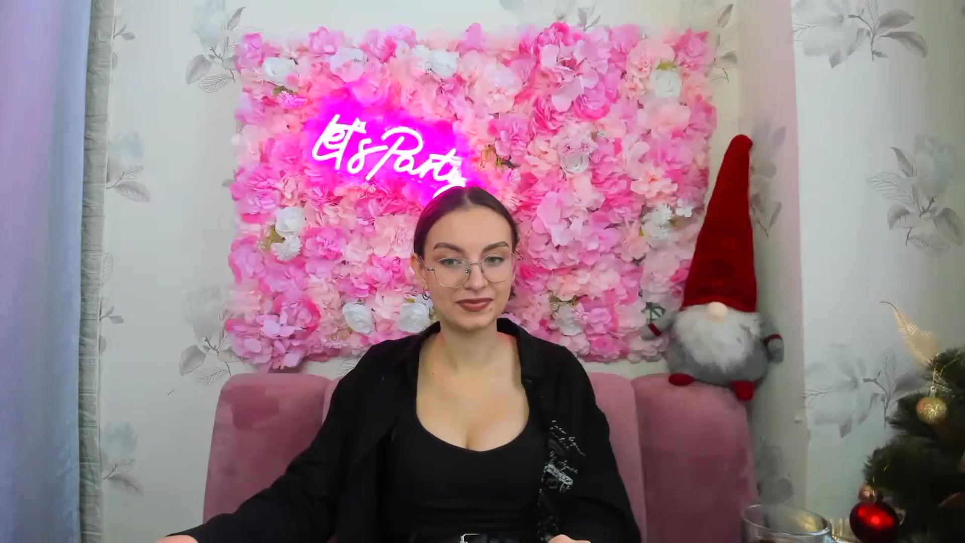 Gallery image thumbnail from SofiaLiub's myfreecams stream on, 12/13/2024, 11:22 image 14 of 20