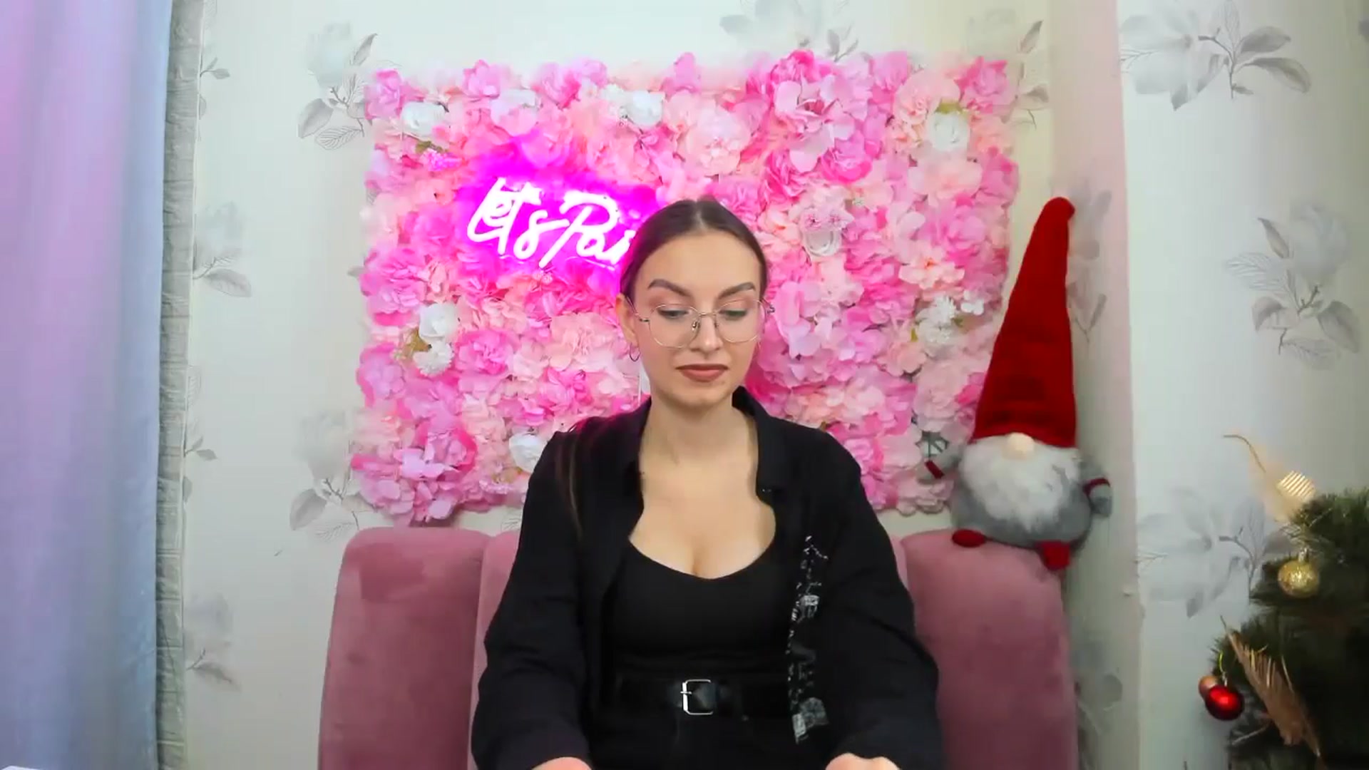 Gallery image thumbnail from SofiaLiub's myfreecams stream on, 12/13/2024, 12:38 image 11 of 20