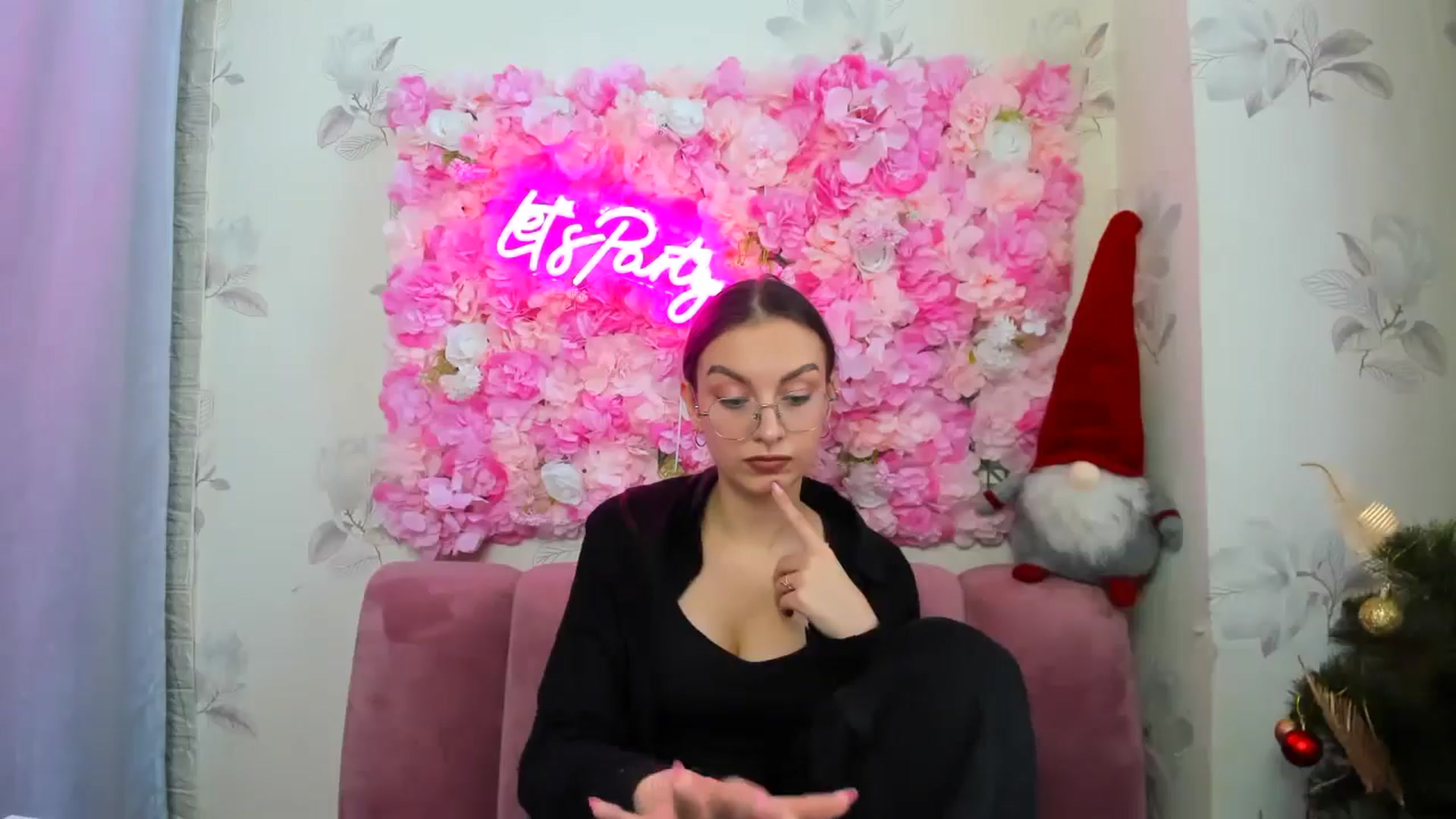 Gallery image thumbnail from SofiaLiub's myfreecams stream on, 12/13/2024, 12:38 image 14 of 20
