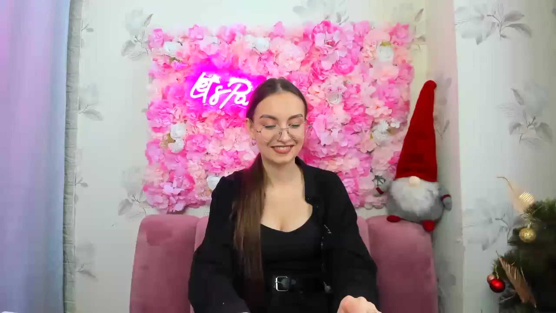 Gallery image thumbnail from SofiaLiub's myfreecams stream on, 12/13/2024, 12:38 image 10 of 20
