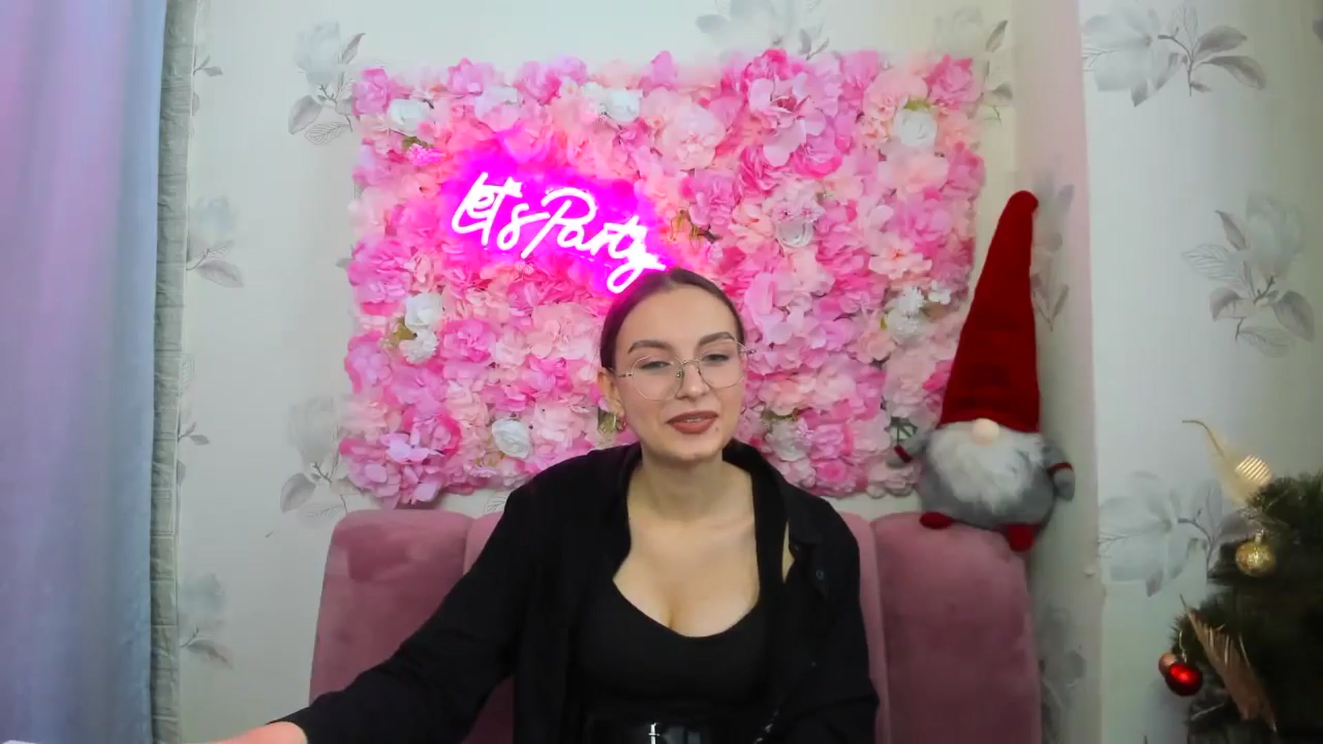 Gallery image thumbnail from SofiaLiub's myfreecams stream on, 12/13/2024, 12:38 image 18 of 20