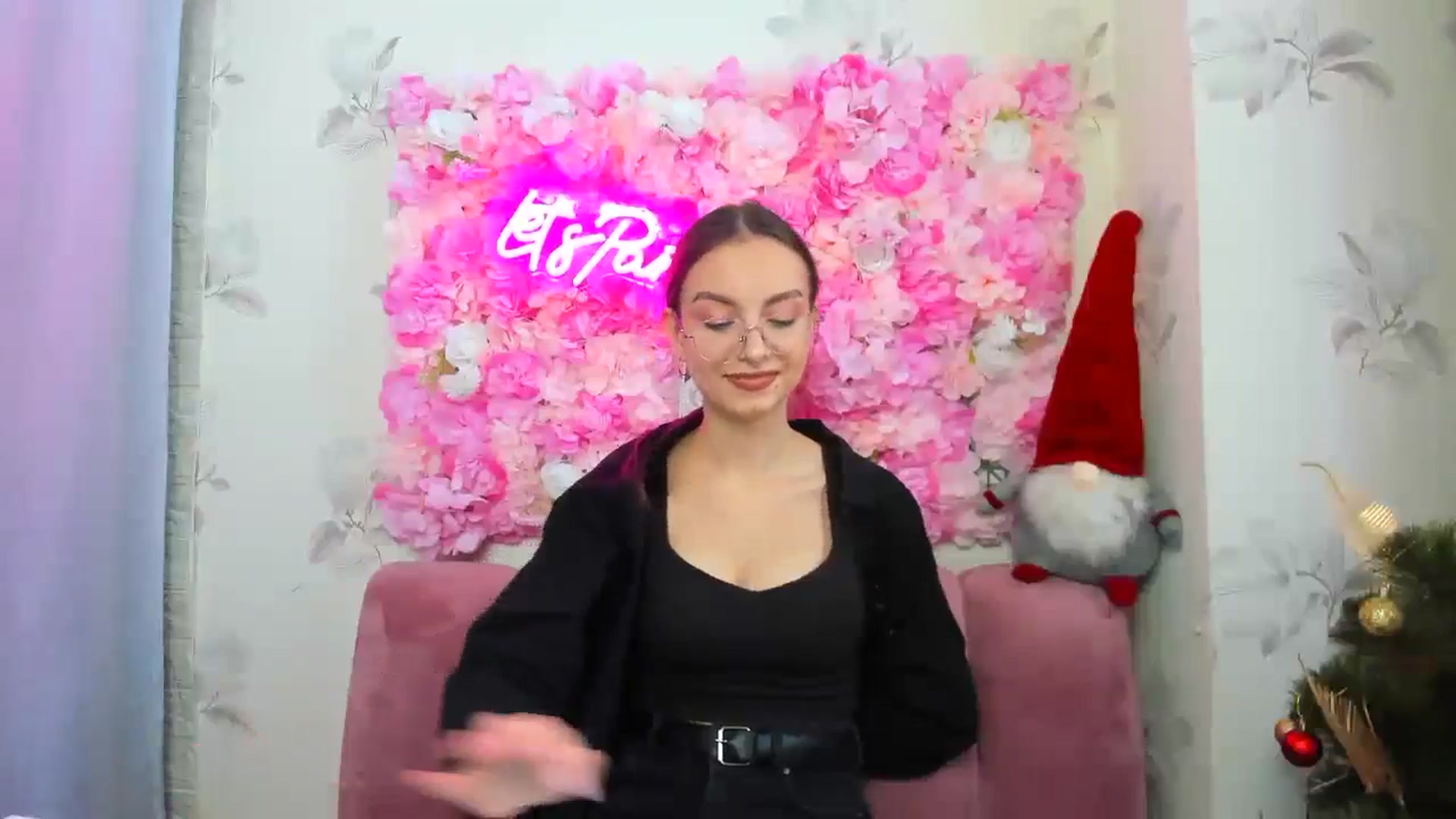 Gallery image thumbnail from SofiaLiub's myfreecams stream on, 12/13/2024, 12:38 image 12 of 20
