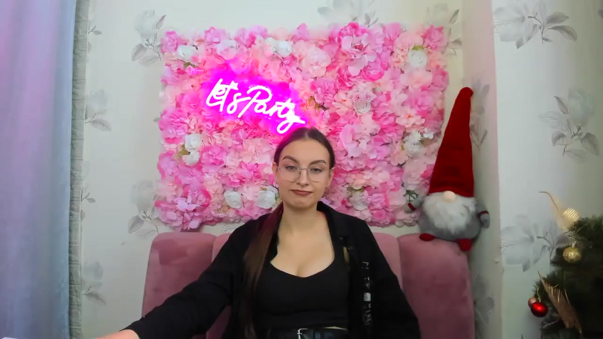 Gallery image thumbnail from SofiaLiub's myfreecams stream on, 12/13/2024, 12:38 image 4 of 20