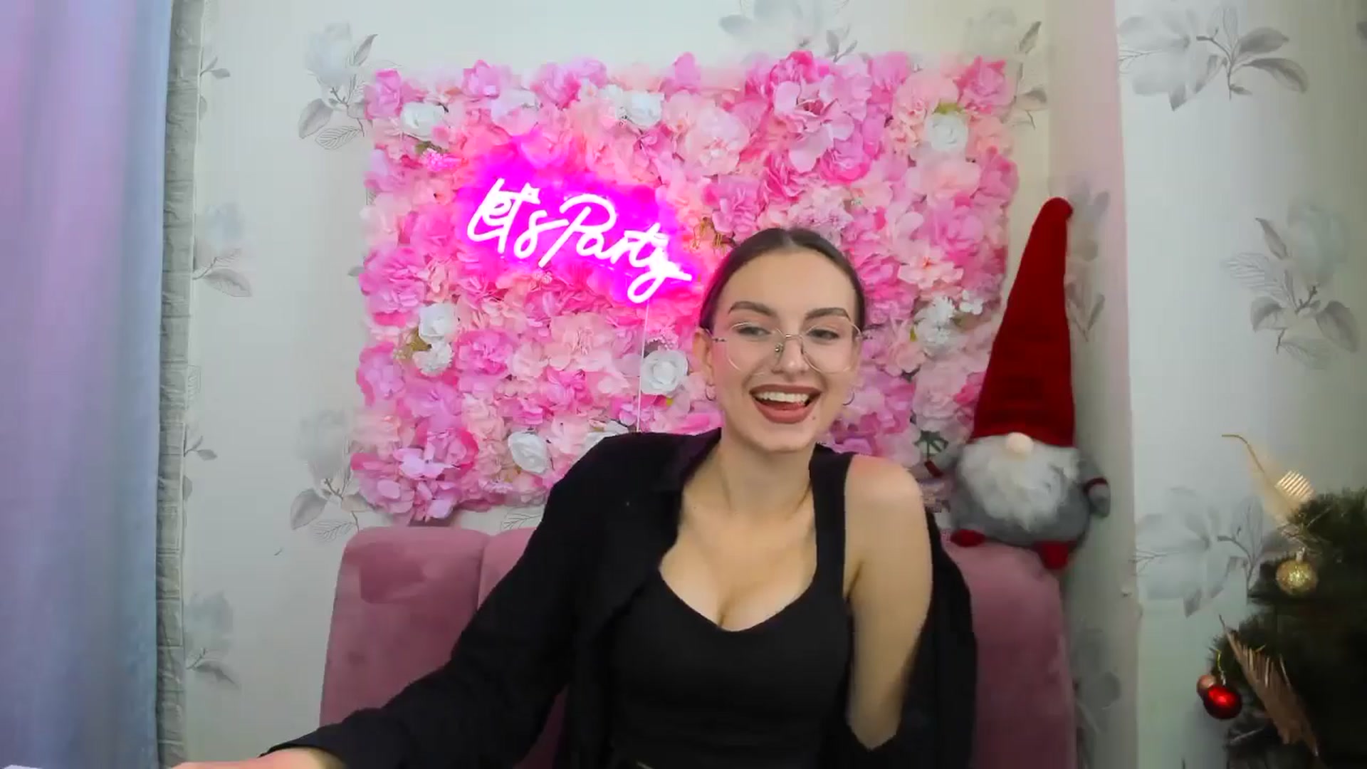 Gallery image thumbnail from SofiaLiub's myfreecams stream on, 12/13/2024, 12:38 image 2 of 20
