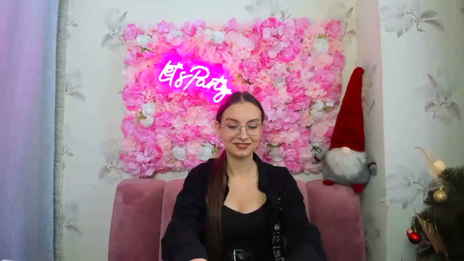 Gallery image thumbnail from SofiaLiub's myfreecams stream on, 12/13/2024, 12:38 image 8 of 20