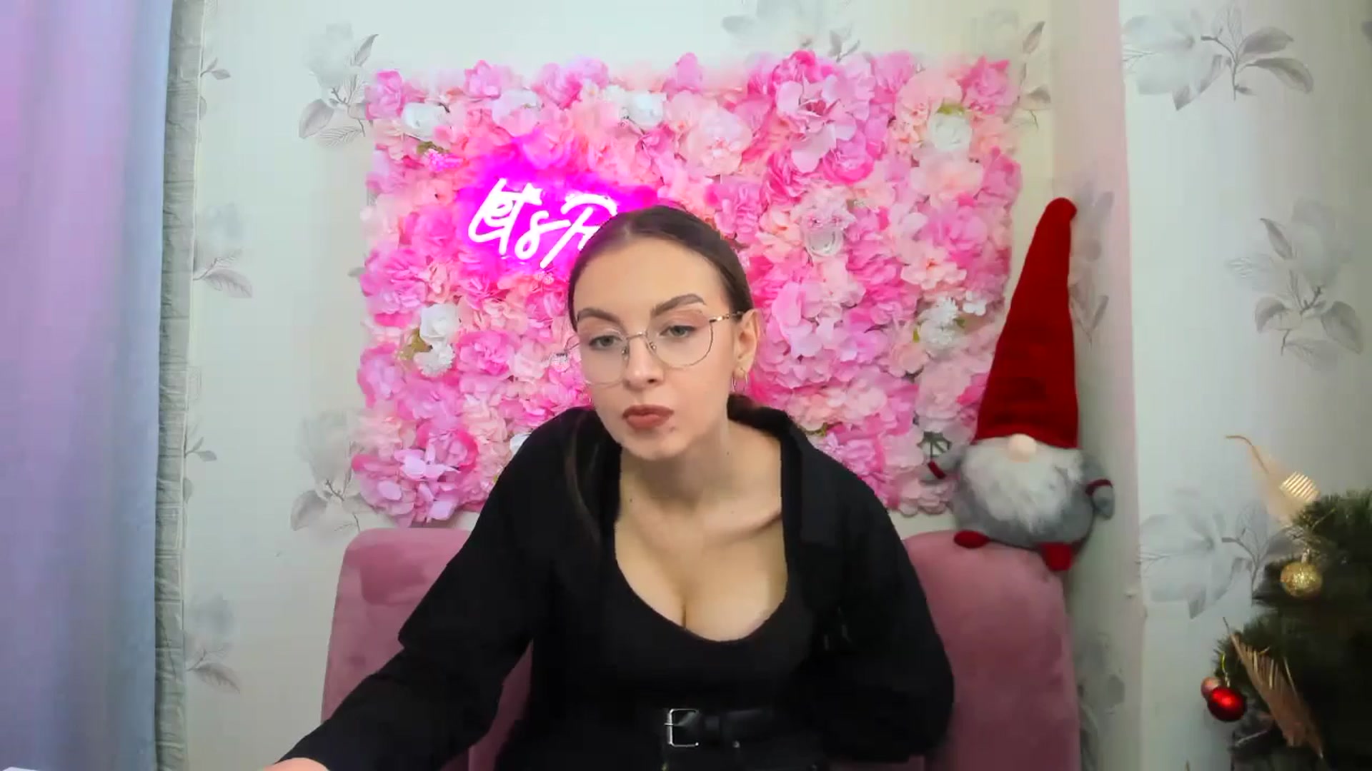 Gallery image thumbnail from SofiaLiub's myfreecams stream on, 12/13/2024, 12:38 image 13 of 20