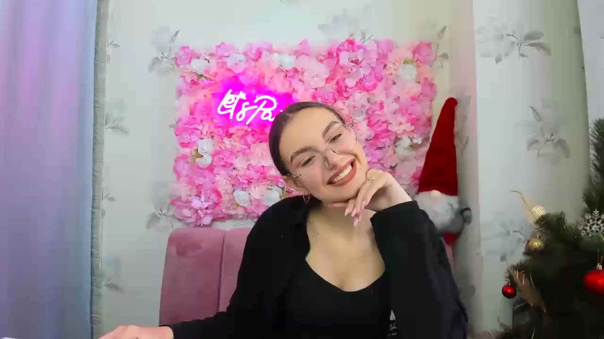 Gallery image thumbnail from SofiaLiub's myfreecams stream on, 12/13/2024, 12:38 image 1 of 20