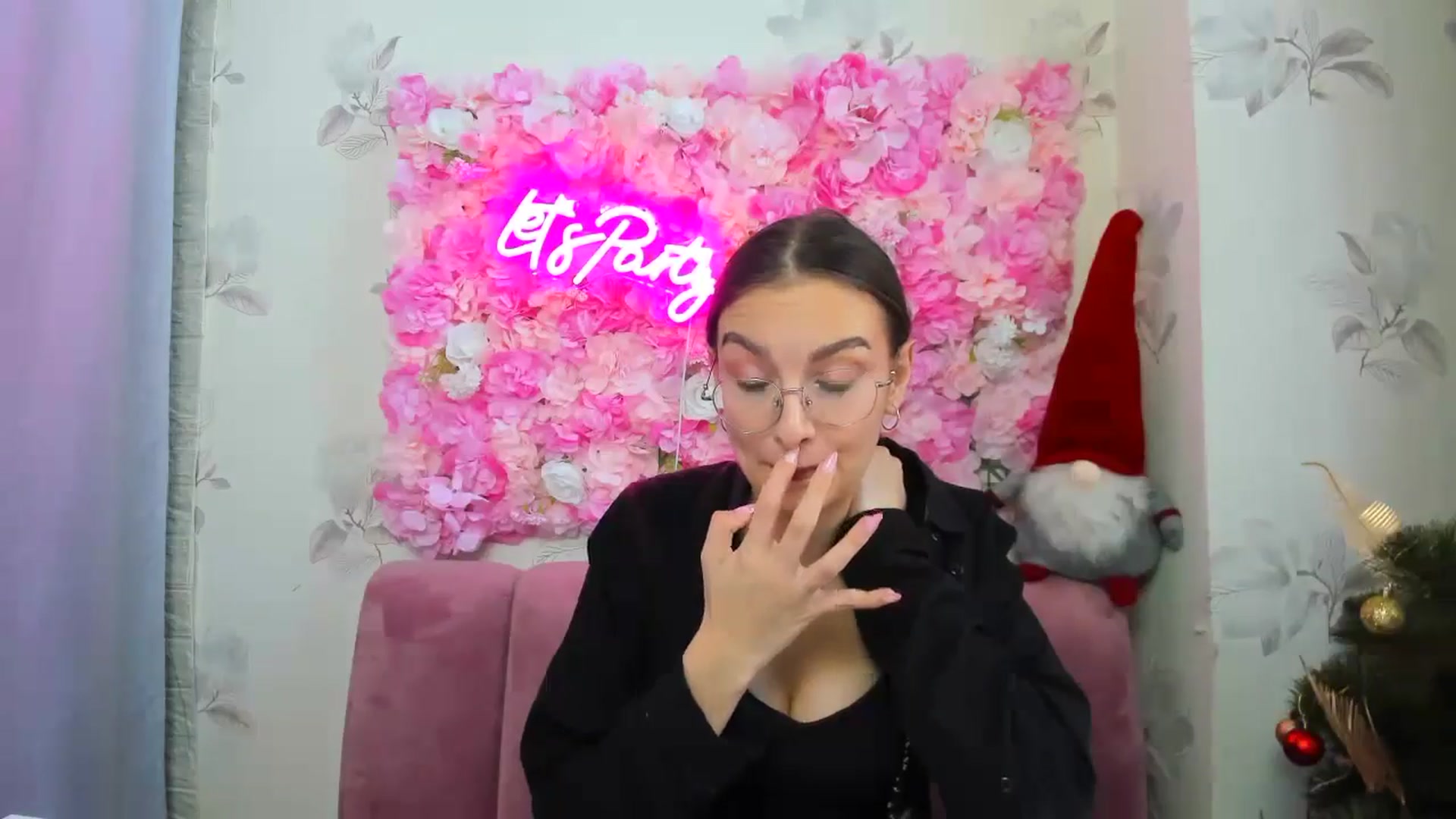 Gallery image thumbnail from SofiaLiub's myfreecams stream on, 12/13/2024, 12:38 image 17 of 20