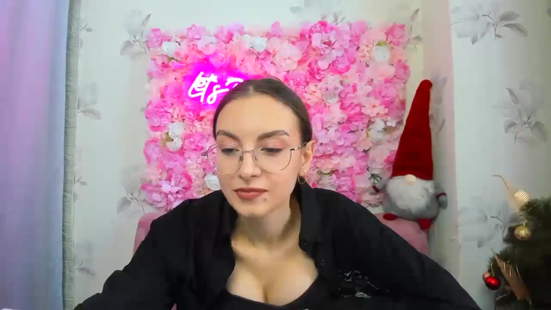 Gallery image thumbnail from SofiaLiub's myfreecams stream on, 12/13/2024, 12:38 image 20 of 20
