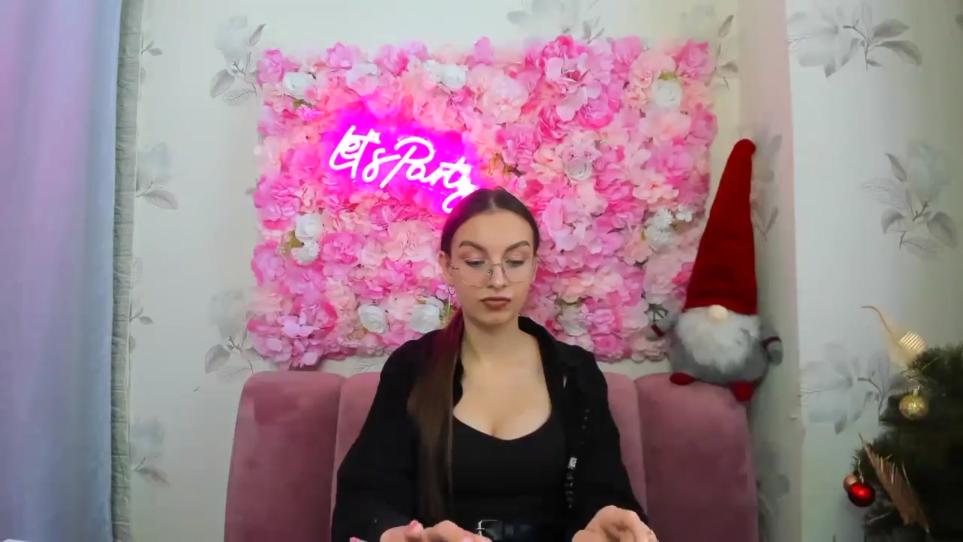 Gallery image thumbnail from SofiaLiub's myfreecams stream on, 12/13/2024, 12:38 image 5 of 20