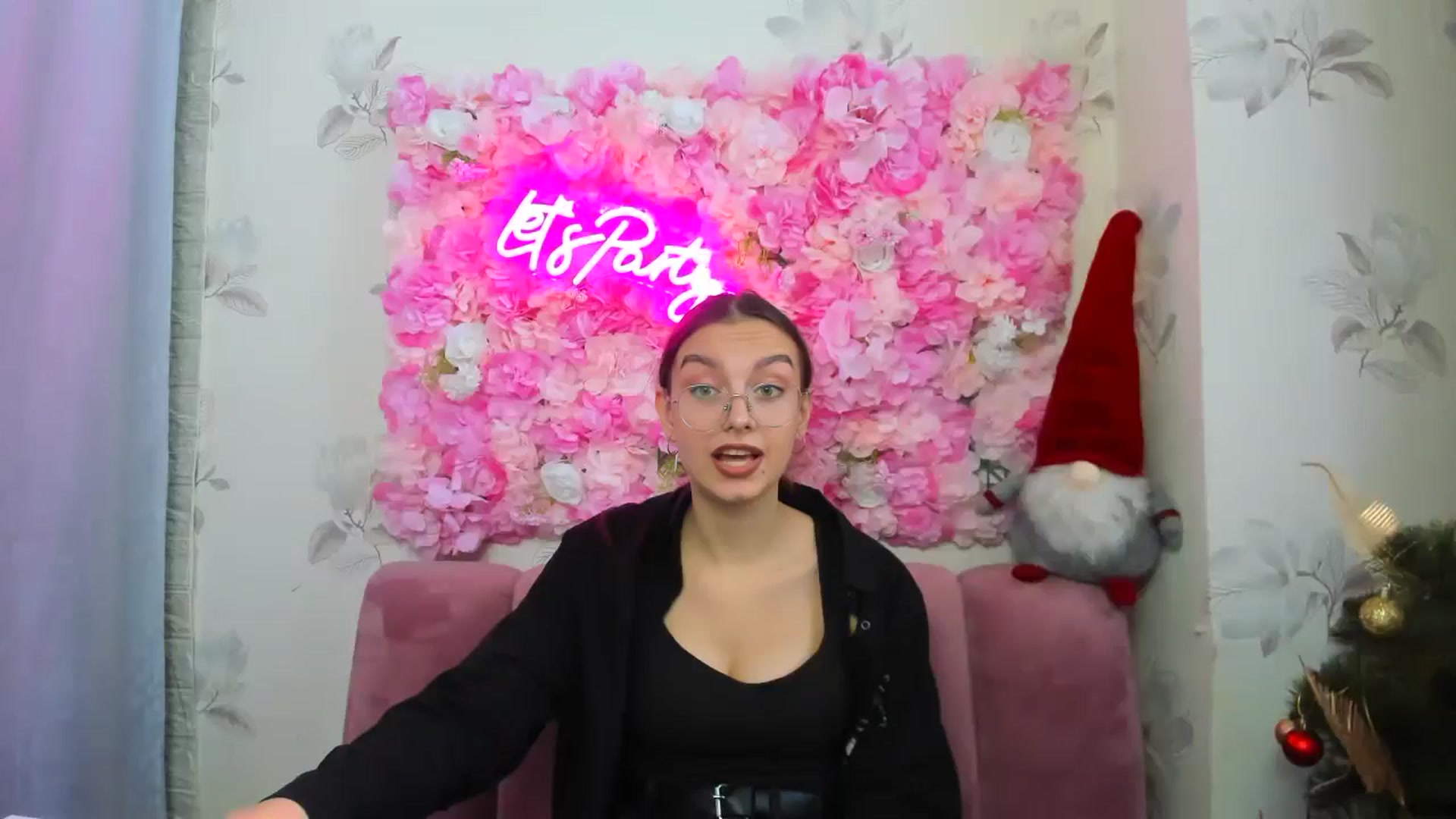 Gallery image thumbnail from SofiaLiub's myfreecams stream on, 12/13/2024, 12:38 image 15 of 20