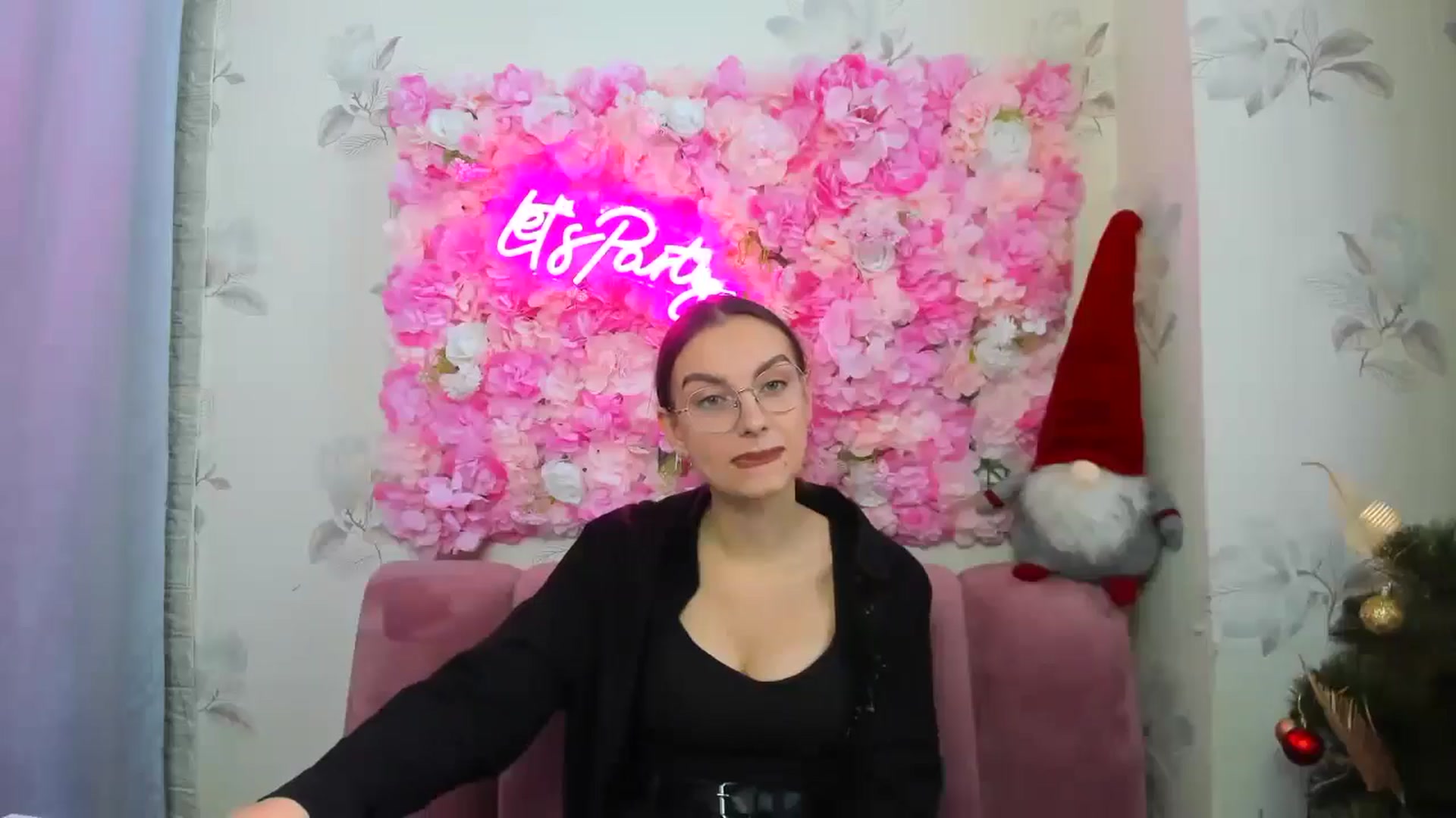 Gallery image thumbnail from SofiaLiub's myfreecams stream on, 12/13/2024, 12:38 image 16 of 20