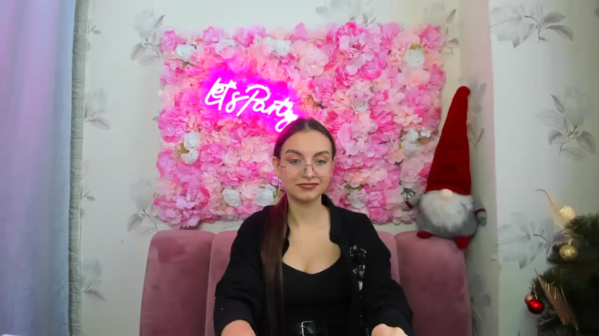 Gallery image thumbnail from SofiaLiub's myfreecams stream on, 12/13/2024, 12:38 image 7 of 20