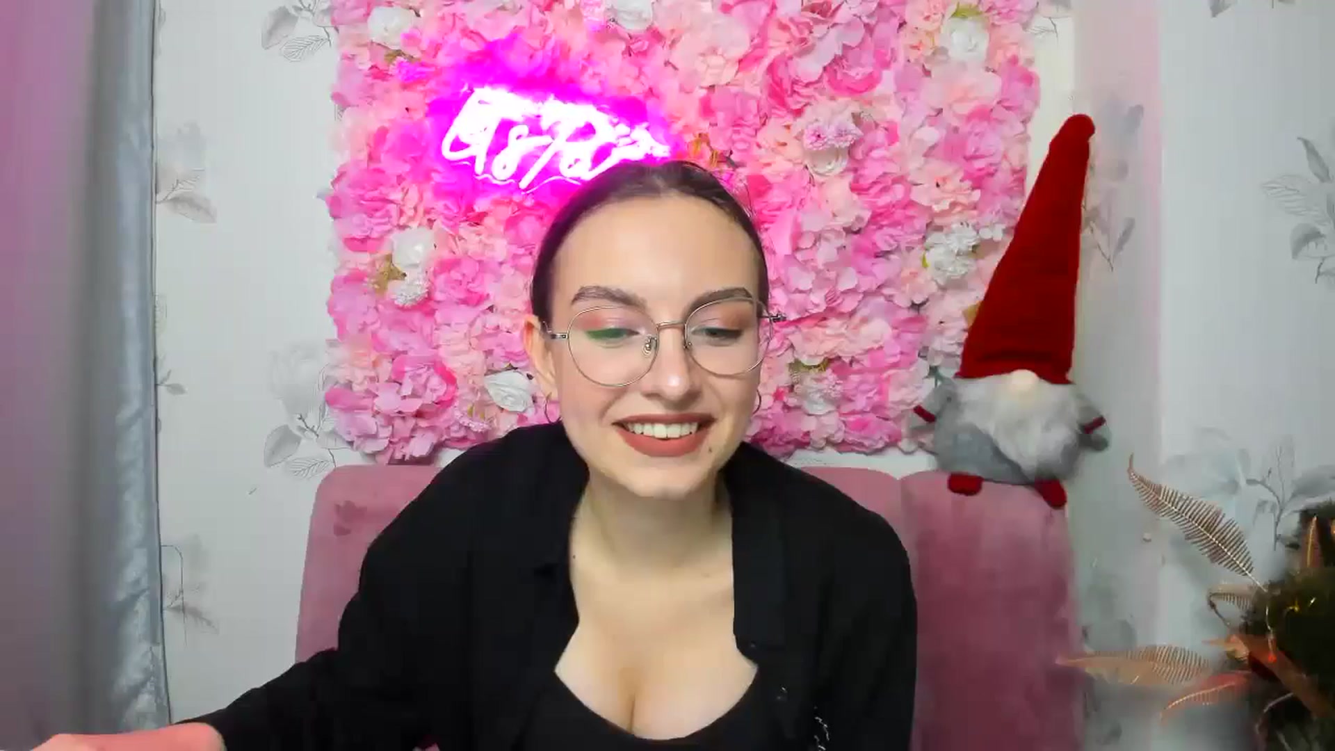 Gallery image thumbnail from SofiaLiub's myfreecams stream on, 12/13/2024, 15:46 image 19 of 20