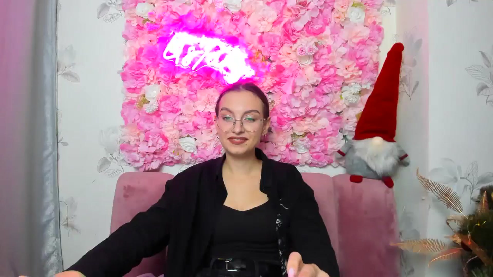 Gallery image thumbnail from SofiaLiub's myfreecams stream on, 12/13/2024, 15:46 image 13 of 20