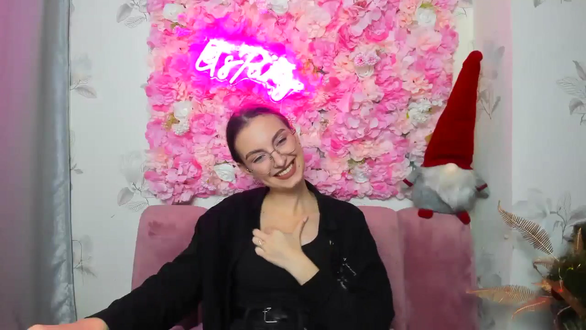 Gallery image thumbnail from SofiaLiub's myfreecams stream on, 12/13/2024, 15:46 image 6 of 20