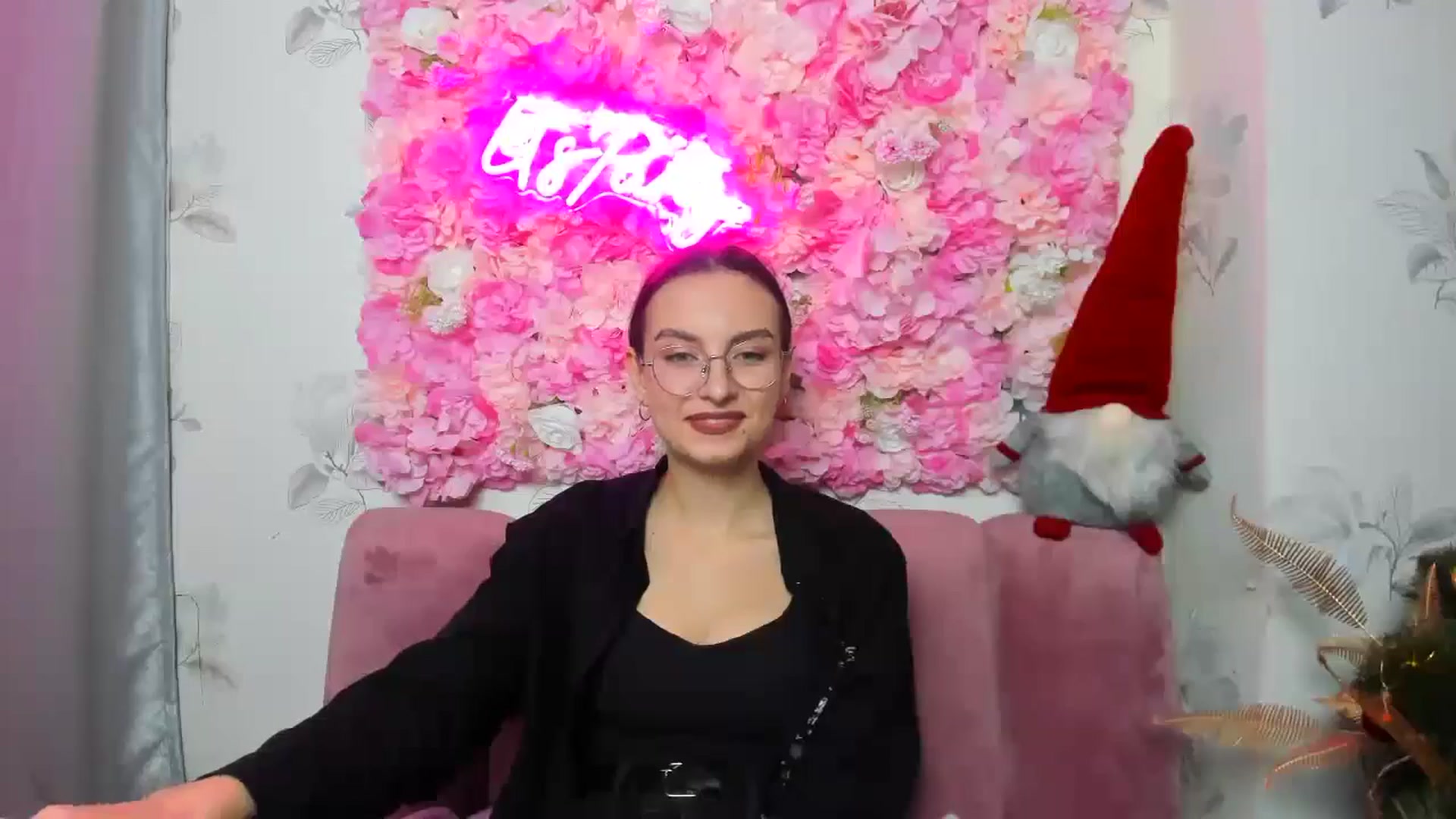 Gallery image thumbnail from SofiaLiub's myfreecams stream on, 12/13/2024, 15:46 image 20 of 20