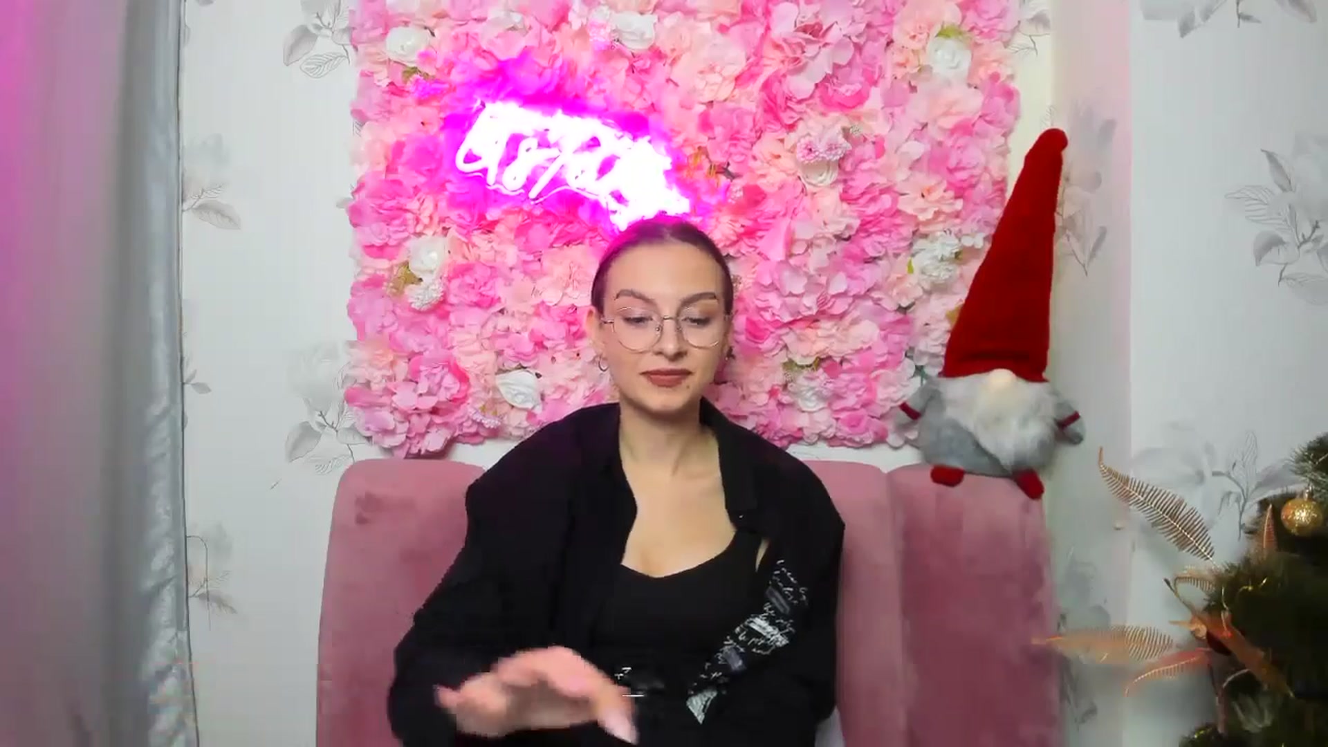 Gallery image thumbnail from SofiaLiub's myfreecams stream on, 12/13/2024, 15:46 image 3 of 20
