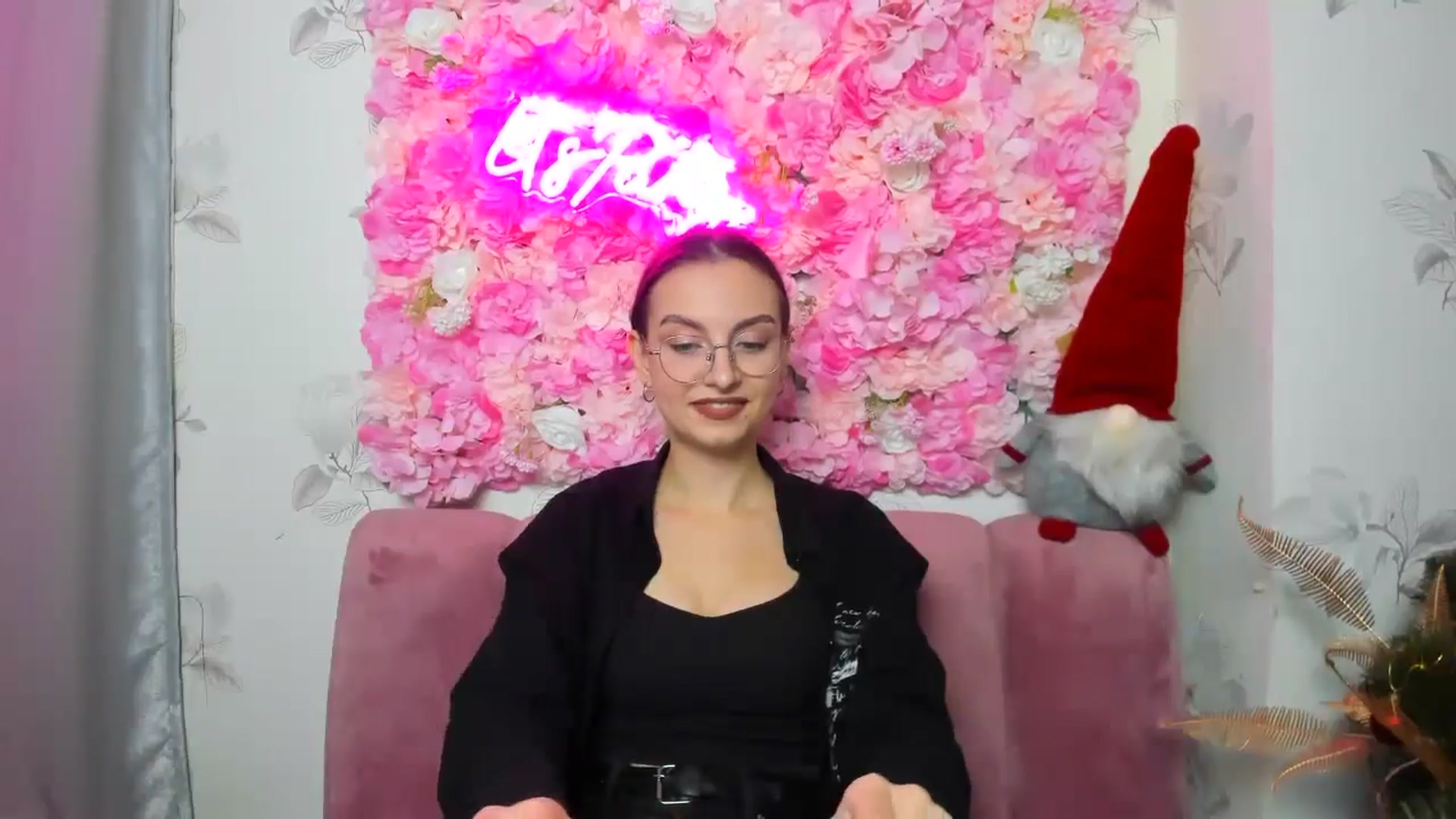 Gallery image thumbnail from SofiaLiub's myfreecams stream on, 12/13/2024, 15:46 image 5 of 20