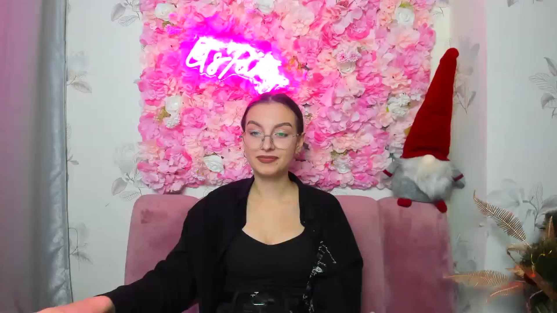 Gallery image thumbnail from SofiaLiub's myfreecams stream on, 12/13/2024, 15:46 image 8 of 20