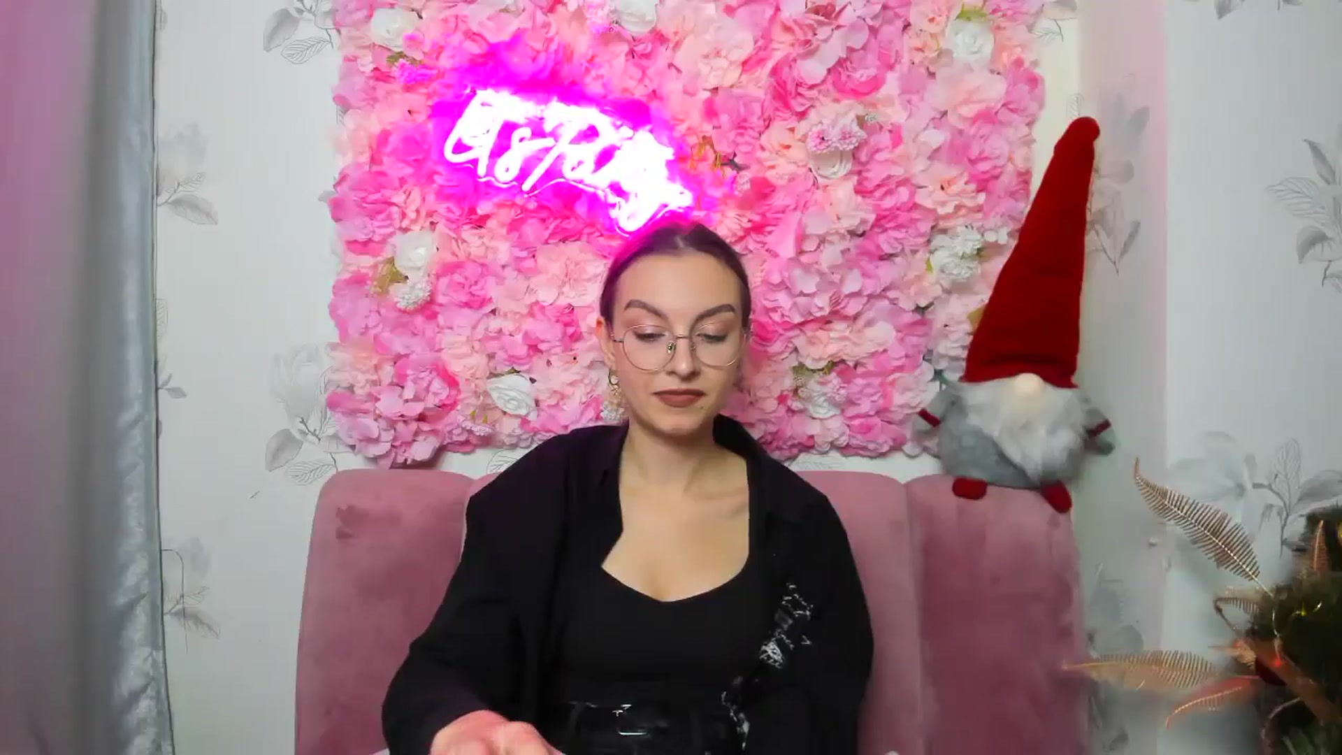 Gallery image thumbnail from SofiaLiub's myfreecams stream on, 12/13/2024, 15:46 image 10 of 20