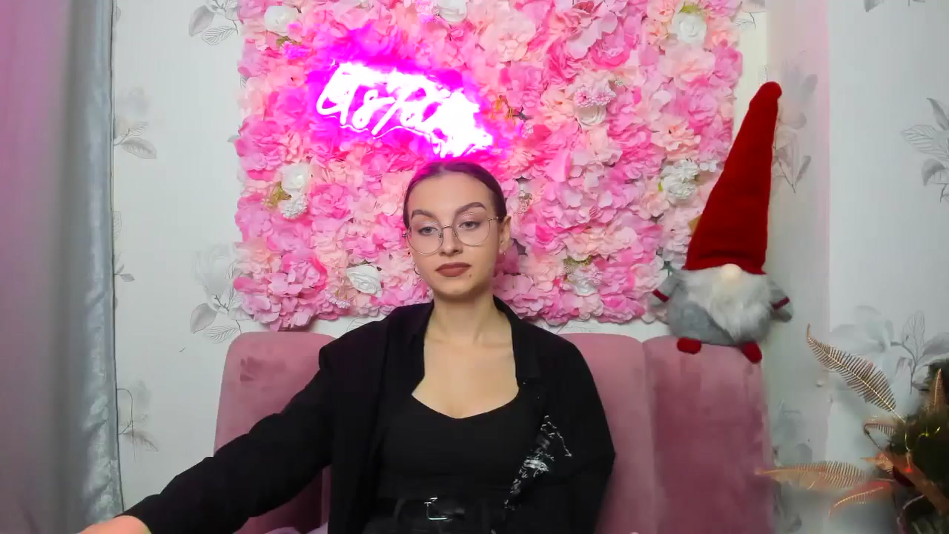 Gallery image thumbnail from SofiaLiub's myfreecams stream on, 12/13/2024, 15:46 image 9 of 20