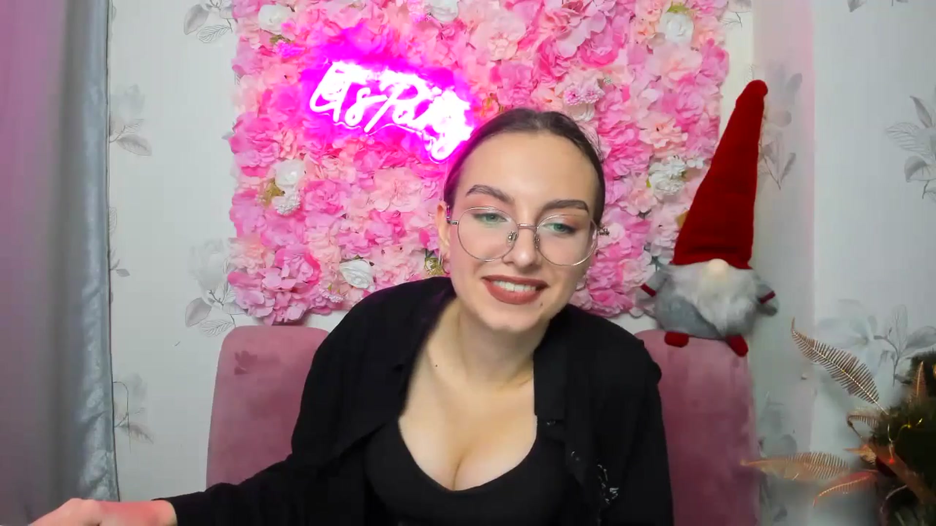 Gallery image thumbnail from SofiaLiub's myfreecams stream on, 12/13/2024, 15:46 image 18 of 20