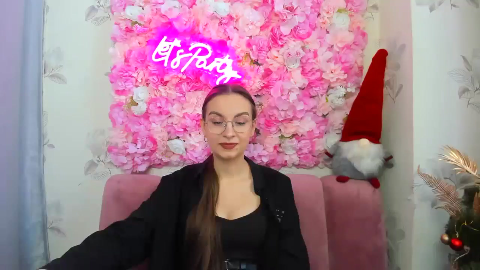 Gallery image thumbnail from SofiaLiub's myfreecams stream on, 12/14/2024, 11:37 image 10 of 20