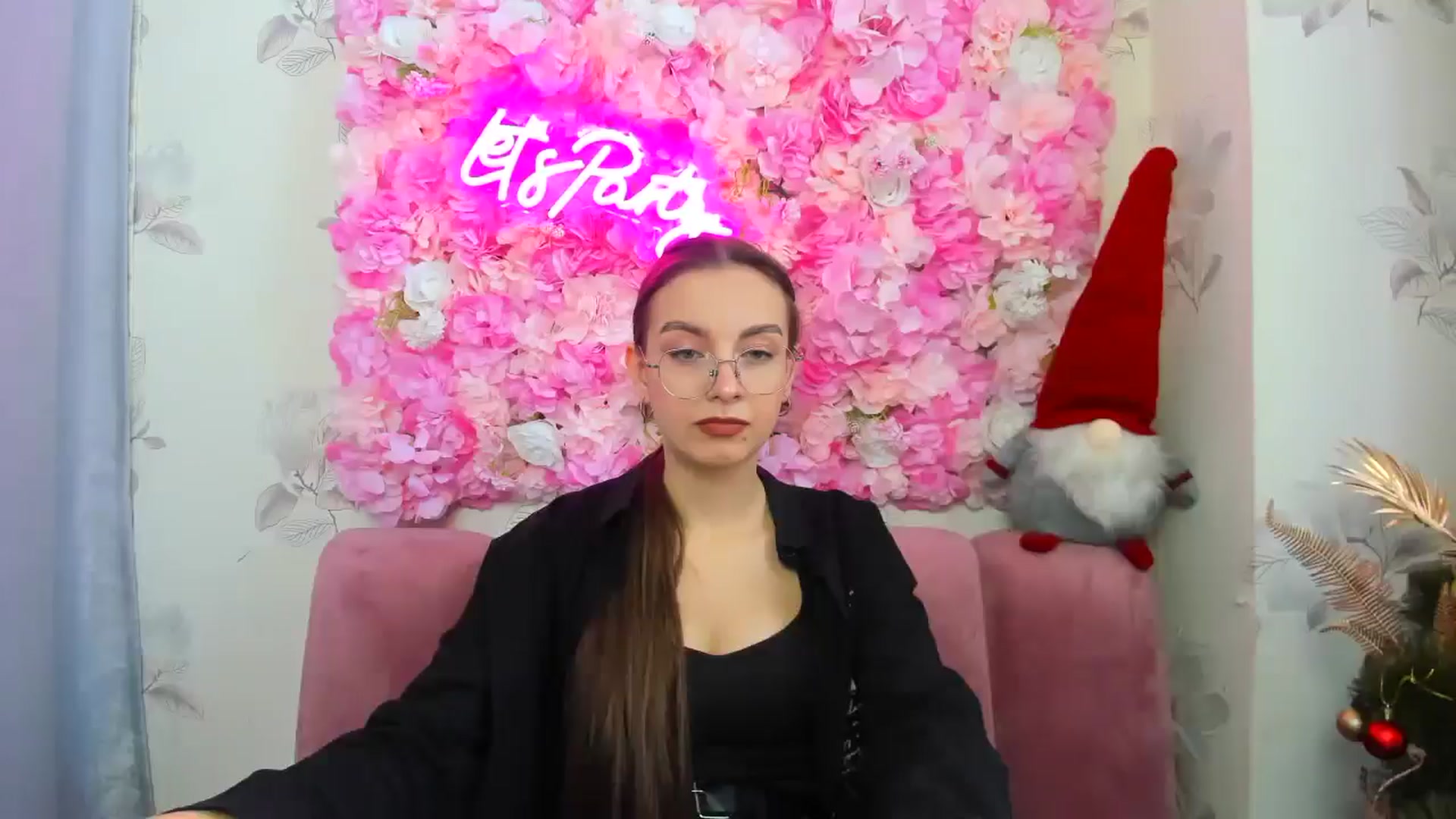 Gallery image thumbnail from SofiaLiub's myfreecams stream on, 12/14/2024, 11:37 image 3 of 20