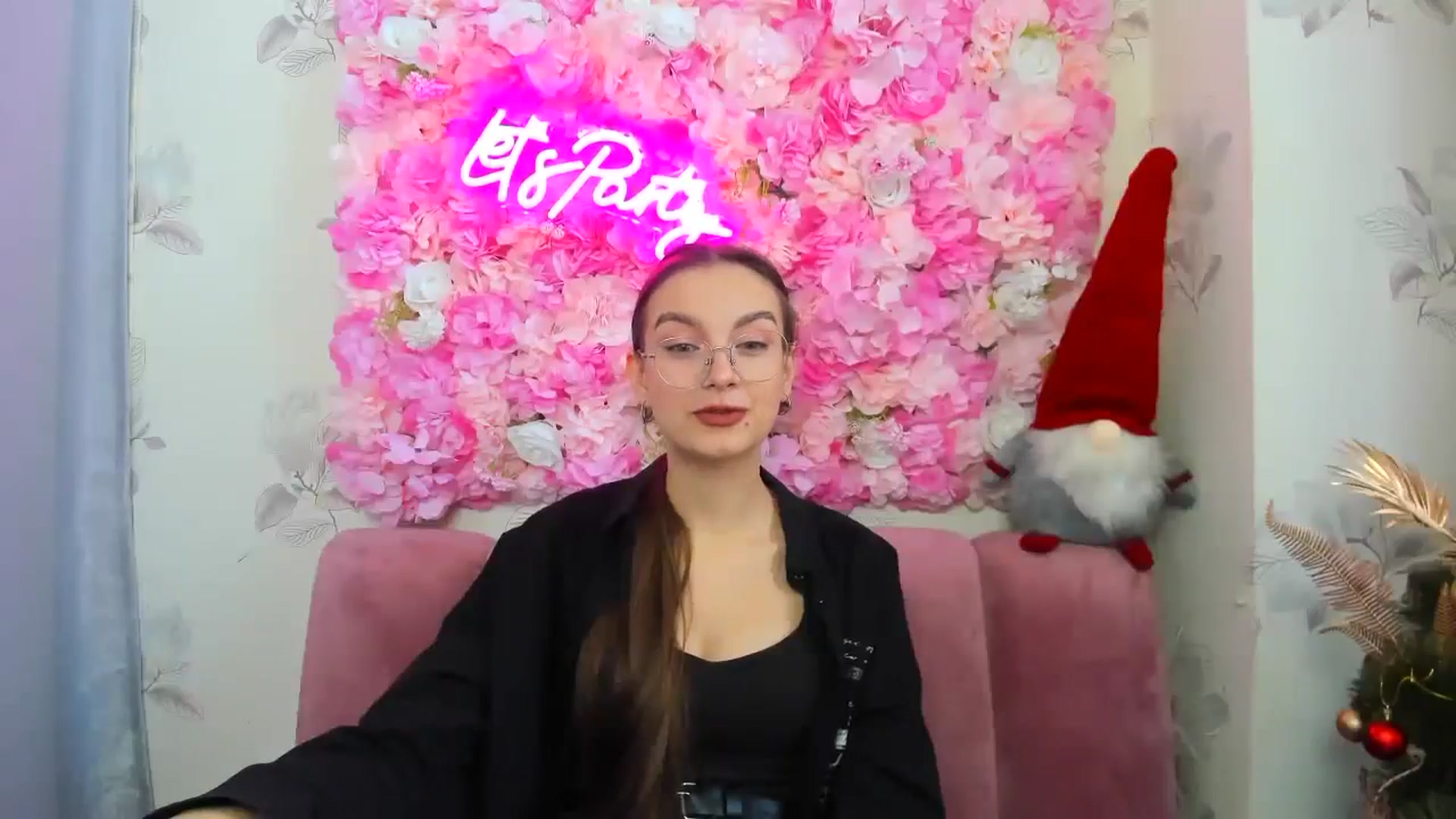 Gallery image thumbnail from SofiaLiub's myfreecams stream on, 12/14/2024, 11:37 image 6 of 20