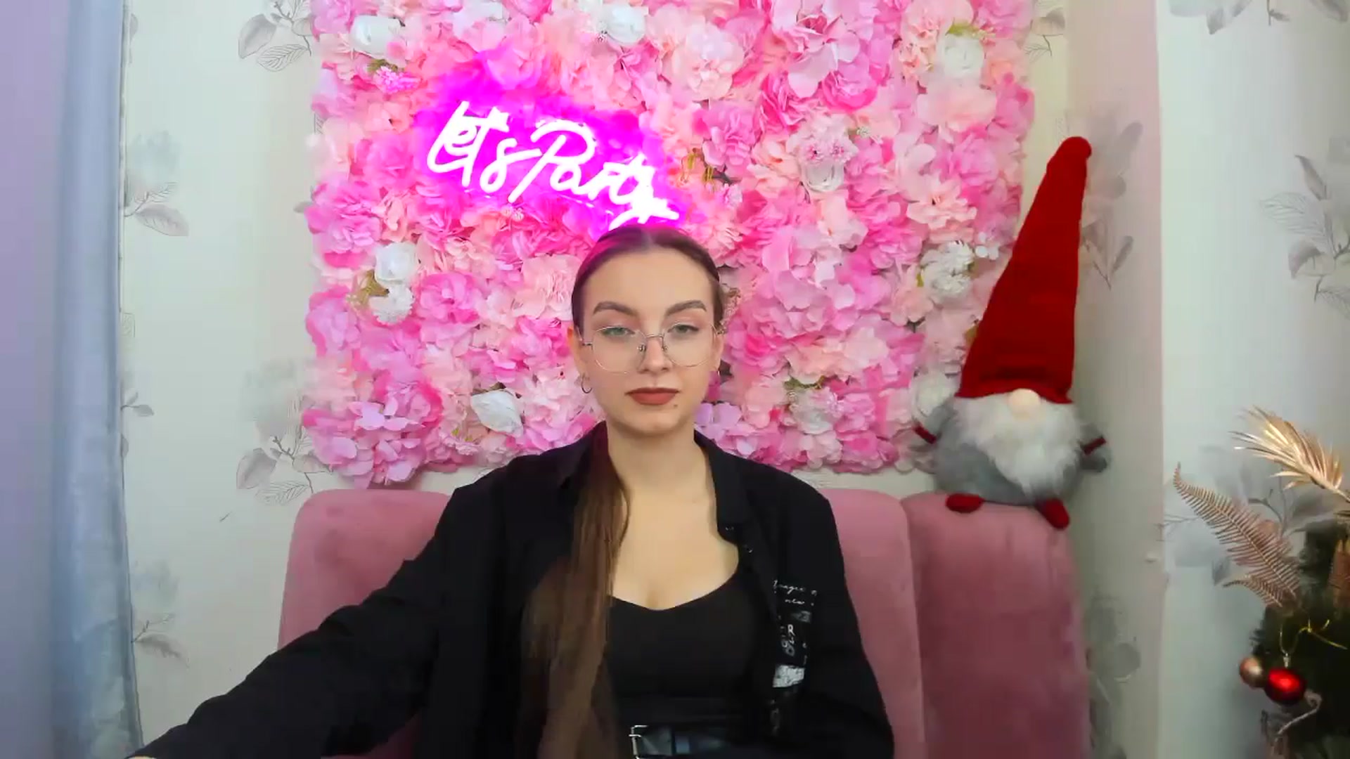 Gallery image thumbnail from SofiaLiub's myfreecams stream on, 12/14/2024, 11:37 image 4 of 20