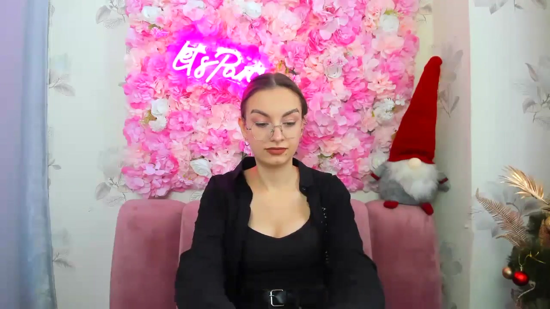Gallery image thumbnail from SofiaLiub's myfreecams stream on, 12/14/2024, 11:37 image 14 of 20
