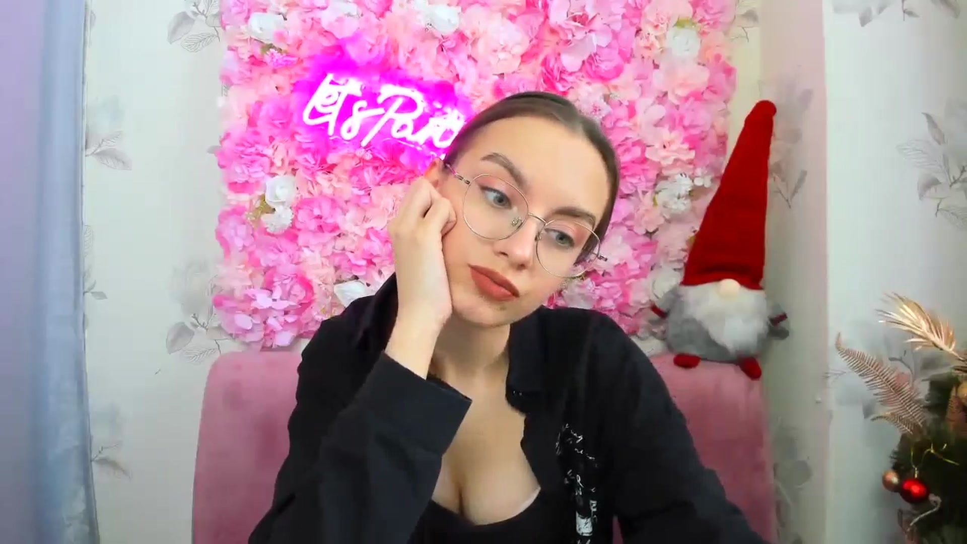 Gallery image thumbnail from SofiaLiub's myfreecams stream on, 12/14/2024, 11:37 image 15 of 20