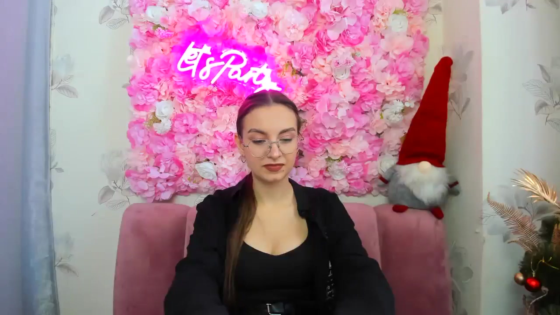Gallery image thumbnail from SofiaLiub's myfreecams stream on, 12/14/2024, 11:37 image 2 of 20
