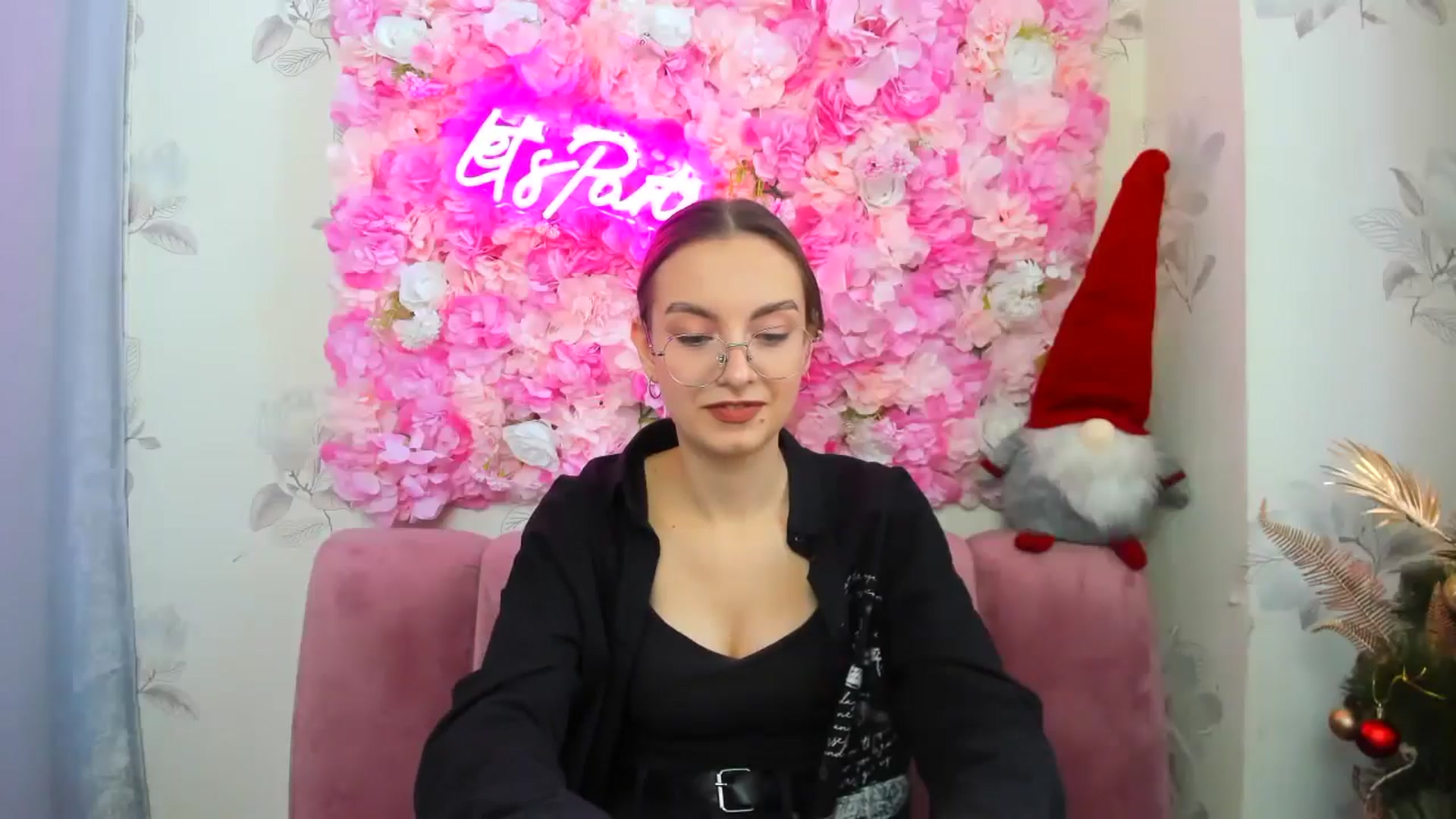 Gallery image thumbnail from SofiaLiub's myfreecams stream on, 12/14/2024, 11:37 image 18 of 20