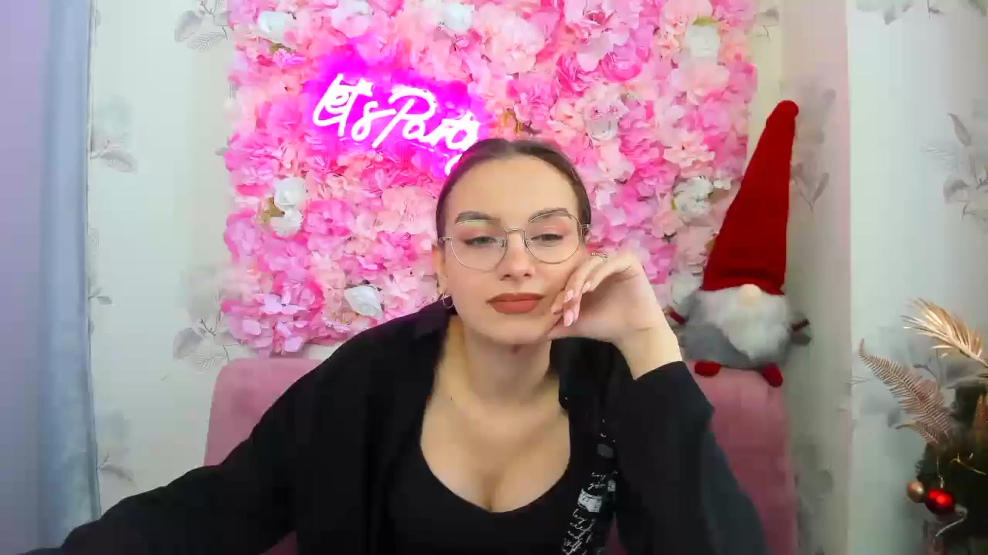 Gallery image thumbnail from SofiaLiub's myfreecams stream on, 12/14/2024, 11:37 image 11 of 20